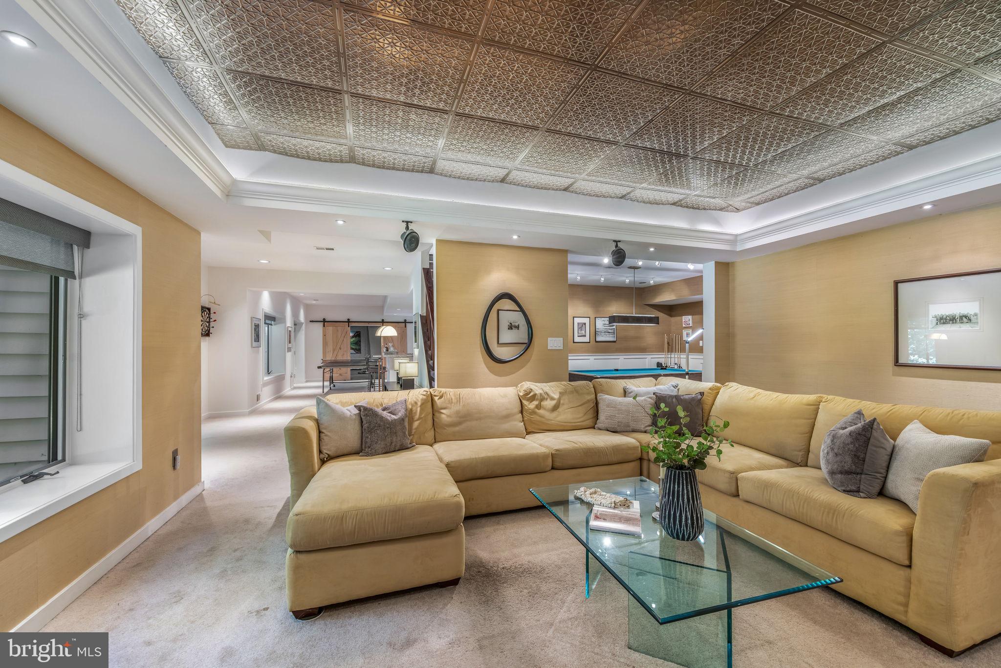 WALKER WOODS LAKE - Residential