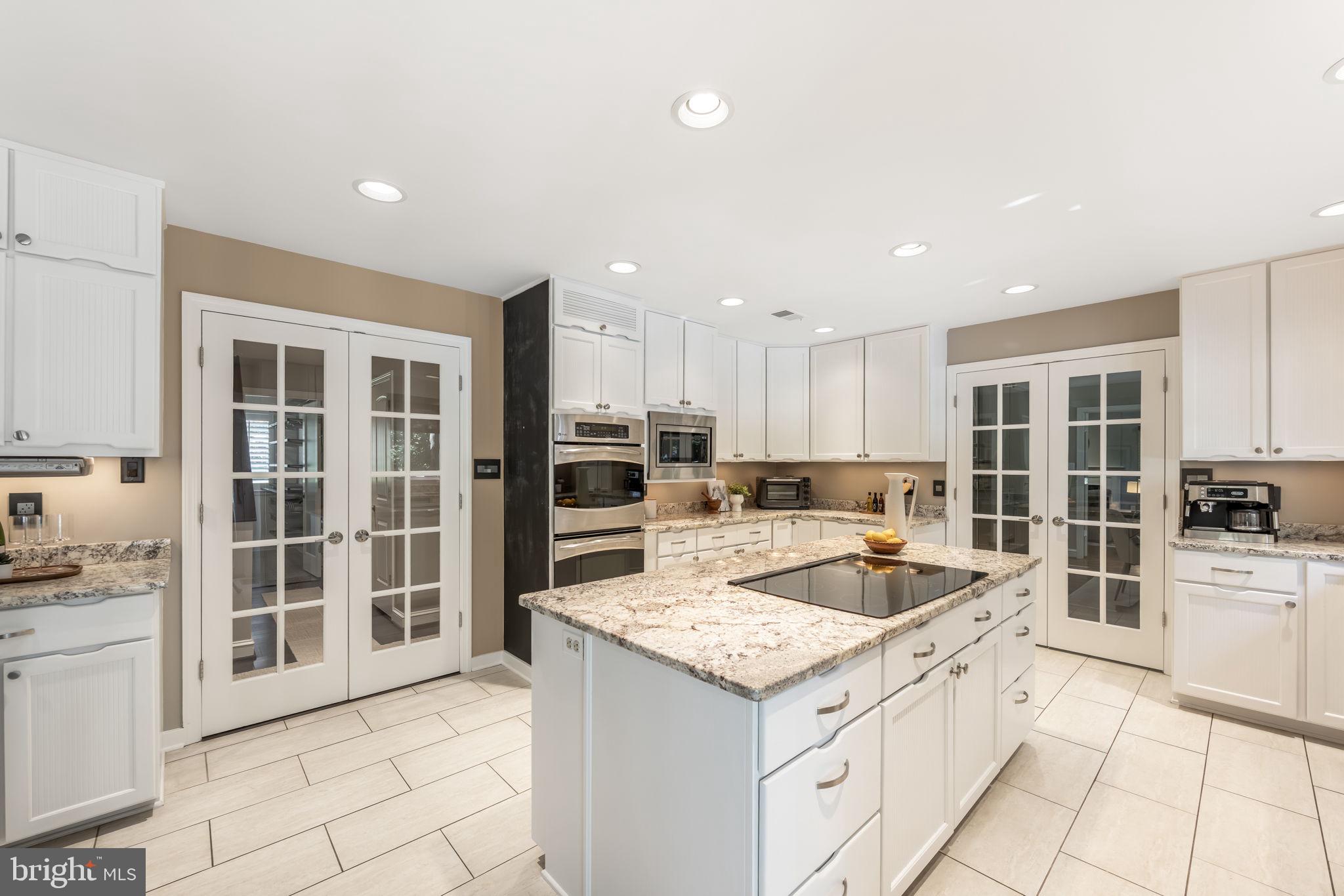WALKER WOODS LAKE - Residential