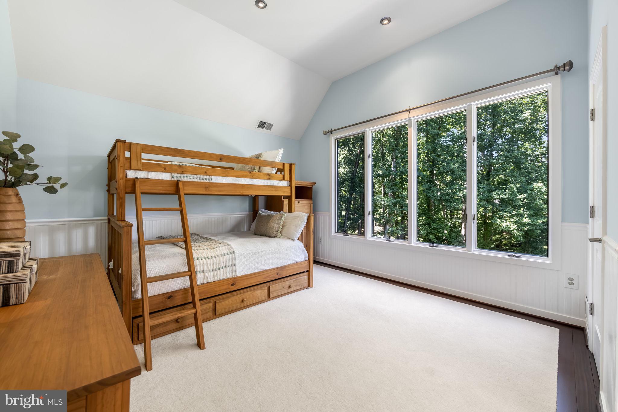 WALKER WOODS LAKE - Residential