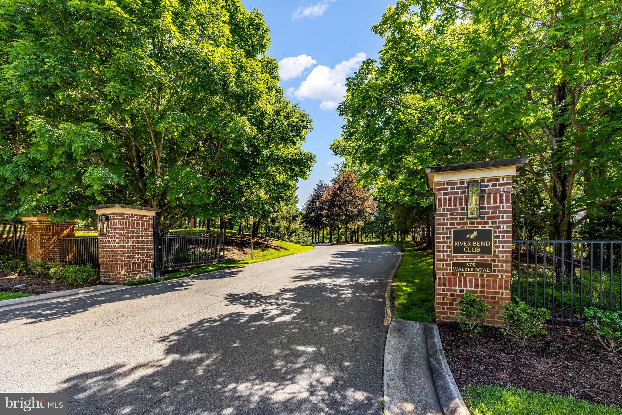 WALKER WOODS LAKE - Residential