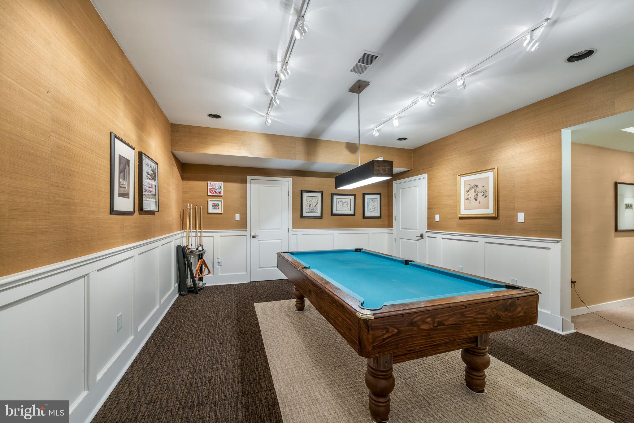 WALKER WOODS LAKE - Residential