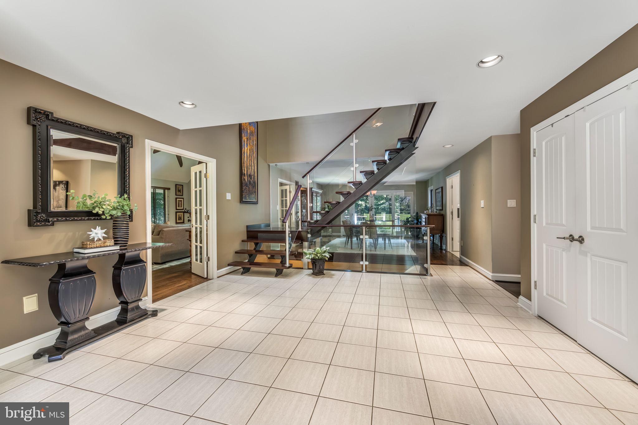 WALKER WOODS LAKE - Residential