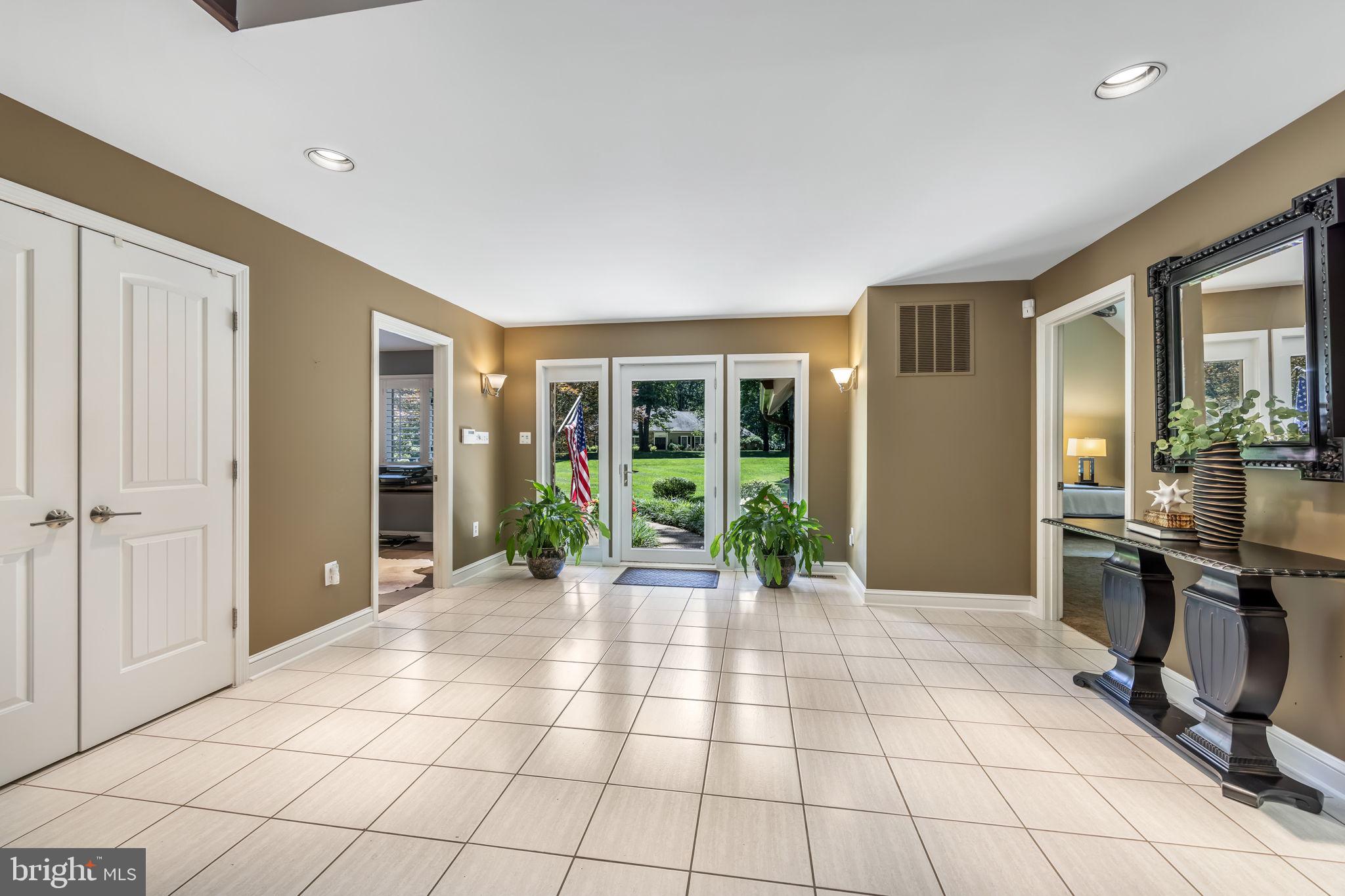 WALKER WOODS LAKE - Residential