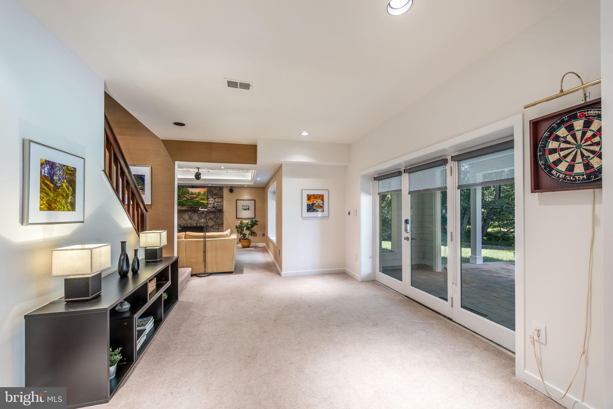 WALKER WOODS LAKE - Residential