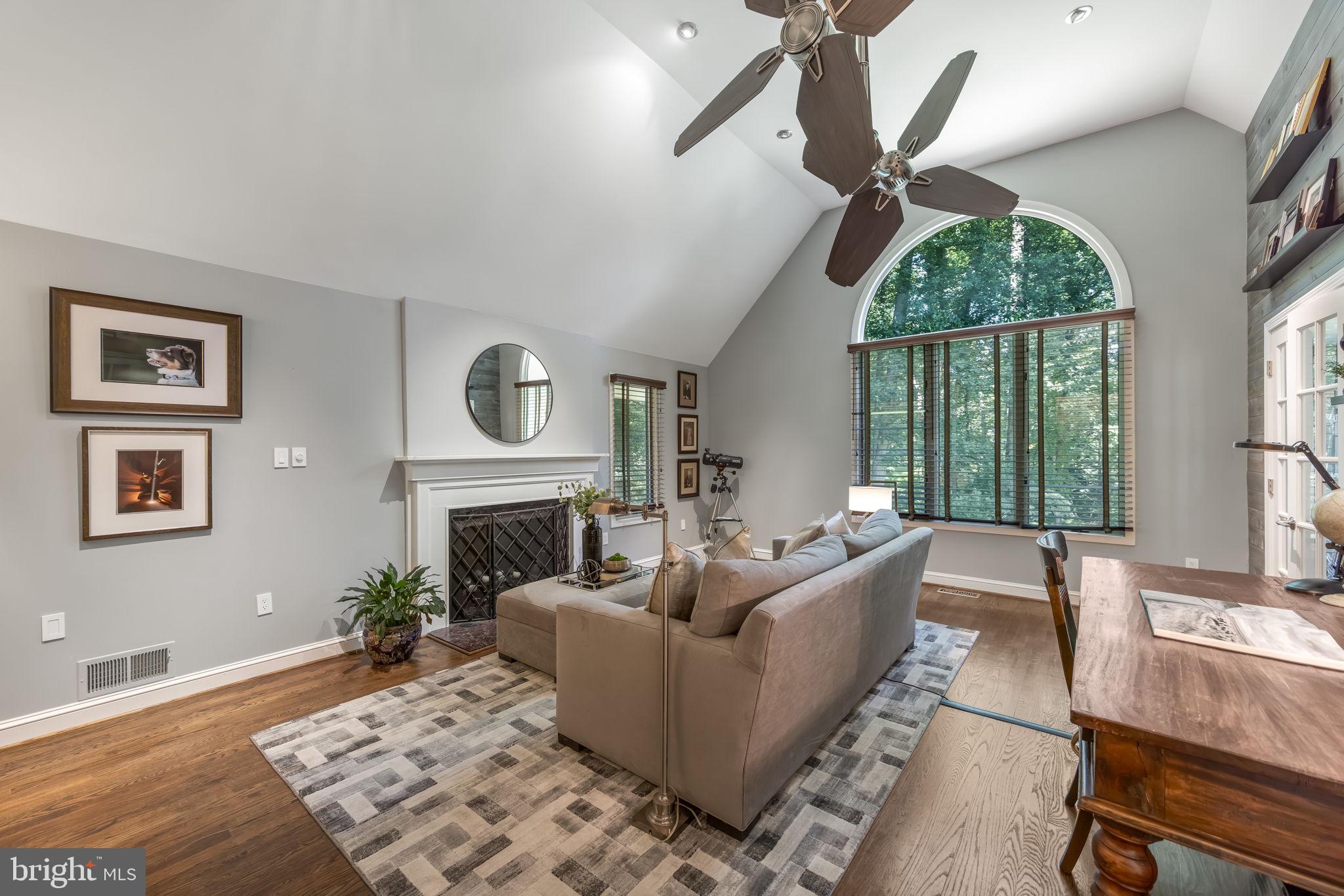 WALKER WOODS LAKE - Residential