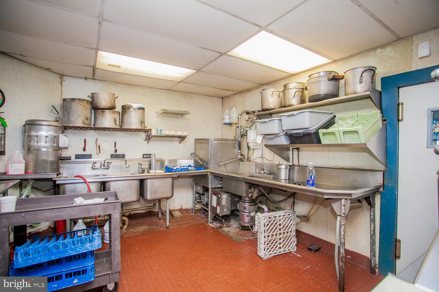 ROXBOROUGH - Commercial Sale