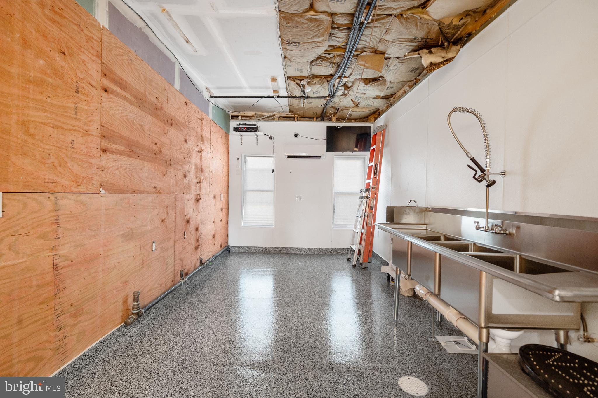 CANTON - Commercial Sale