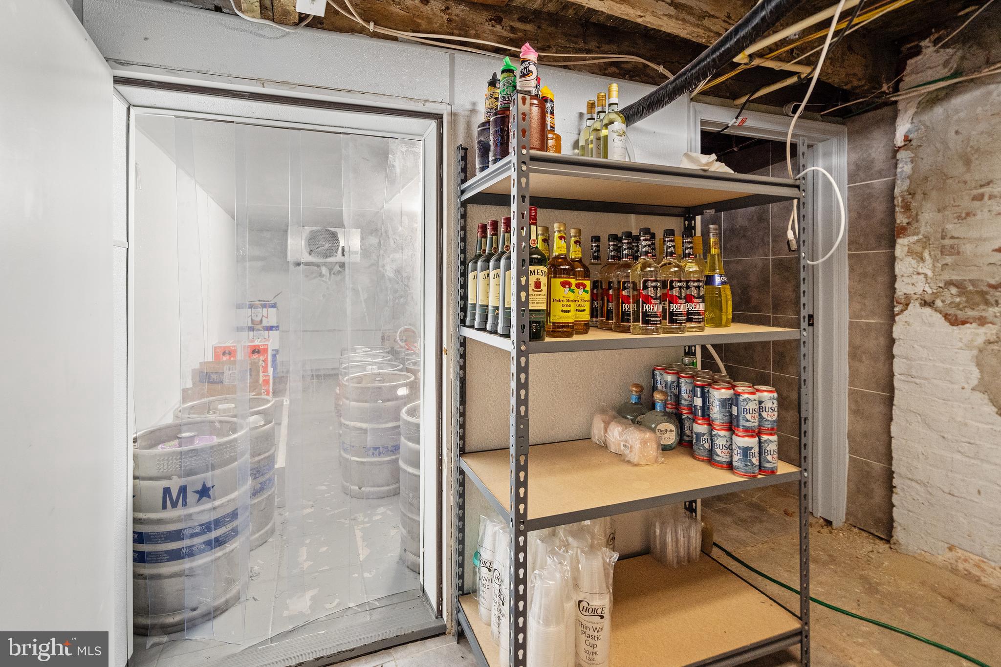 CANTON - Commercial Sale