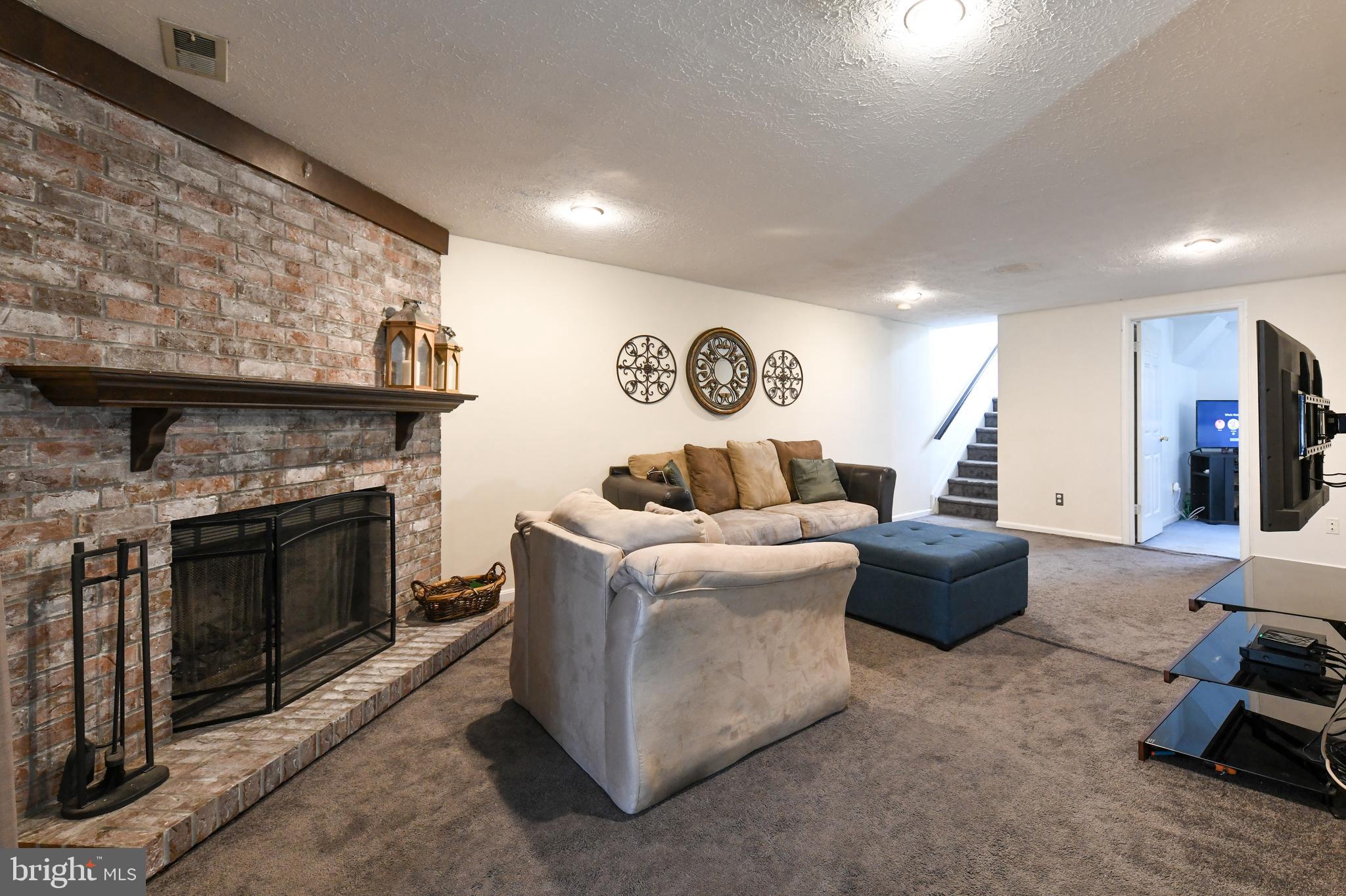 OAKHURST - Residential Lease