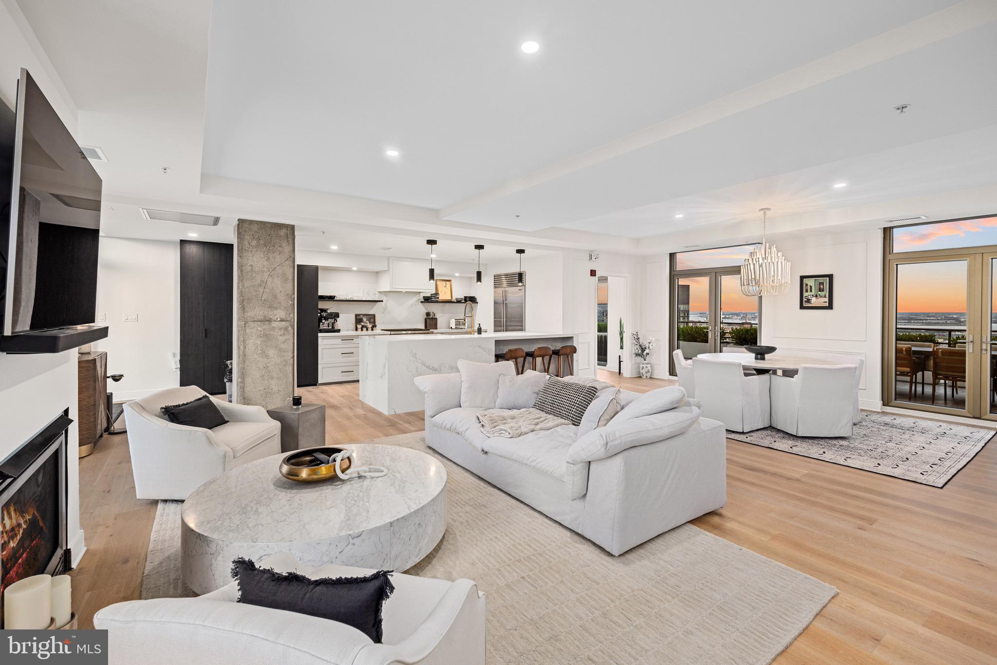 HARBOR EAST - Residential