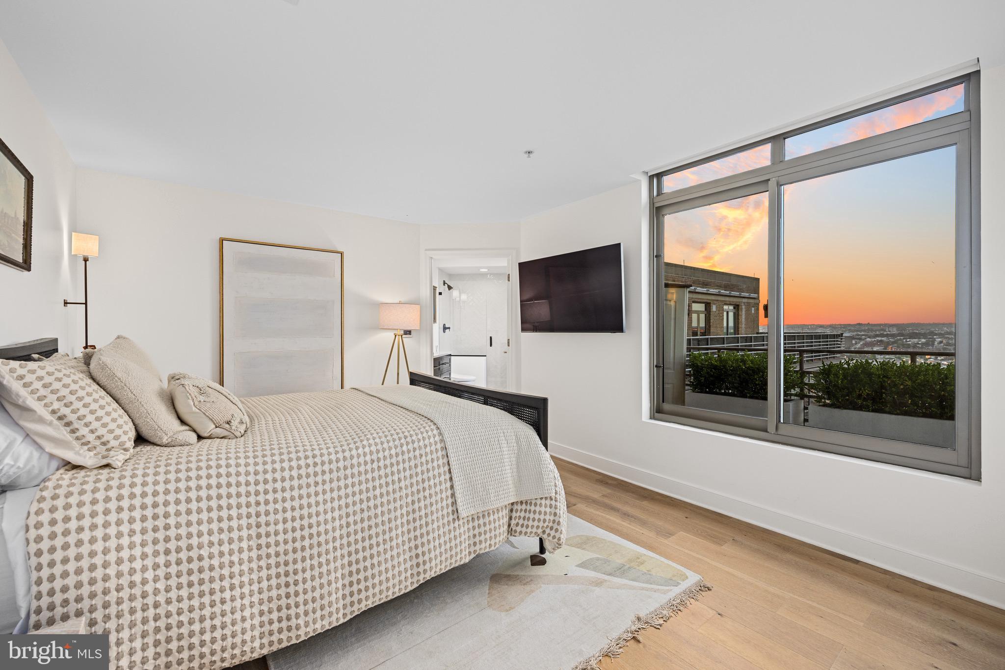 HARBOR EAST - Residential