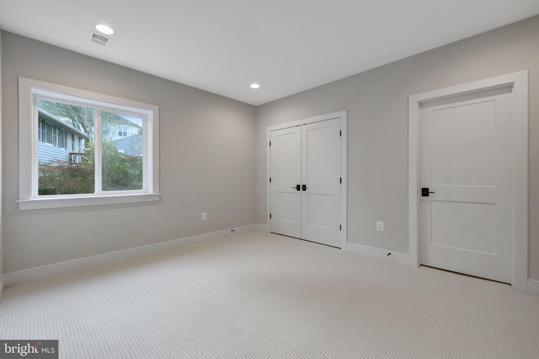 VIENNA WOODS - Residential