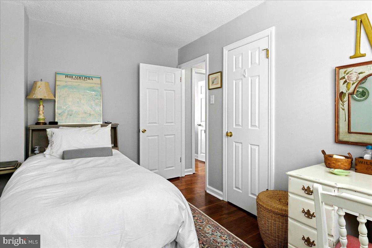 ROXBOROUGH - Residential
