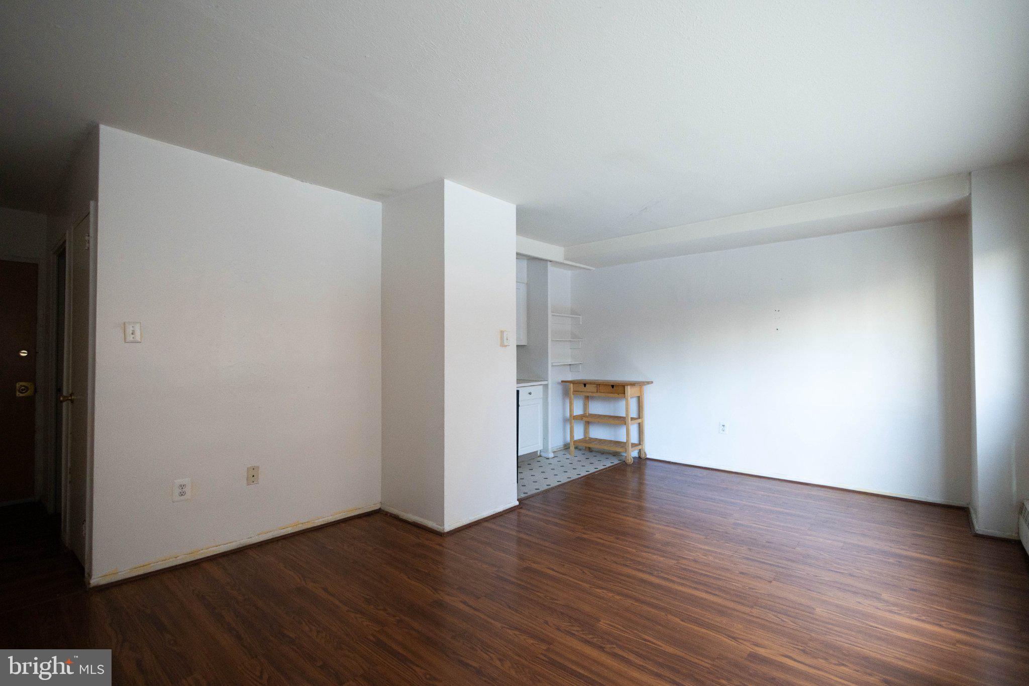 Studio apartment located within Riverview Condominiums which offers a fitness center, on site smart card operated laundry, package acceptance, 24 hour video surveillance, key fob entry, and an on site parking garage. Conveniently located in Logan Sq near almost everything that city has to offer. There is a nail salon, and the Mix restaurant attached to the building and you will have access to those businesses through the first level lobby with your key fob. There is a parking garage attached to the building, however it is not owned by Riverview Condominiums and parking can be paid for separately. Parking is a separate fee.