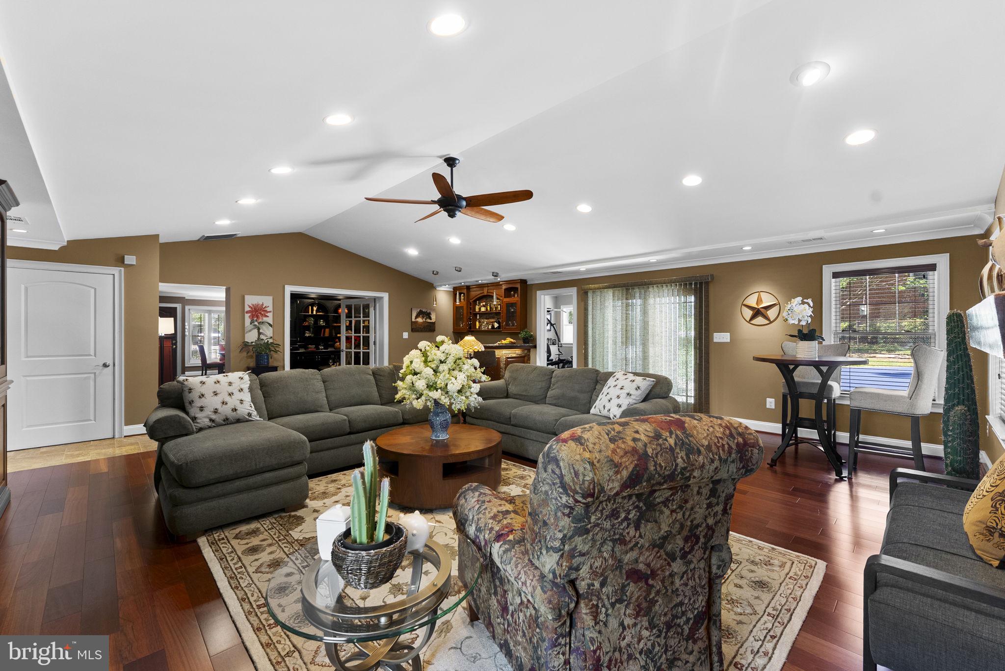 CRESTWOOD MANOR - Residential