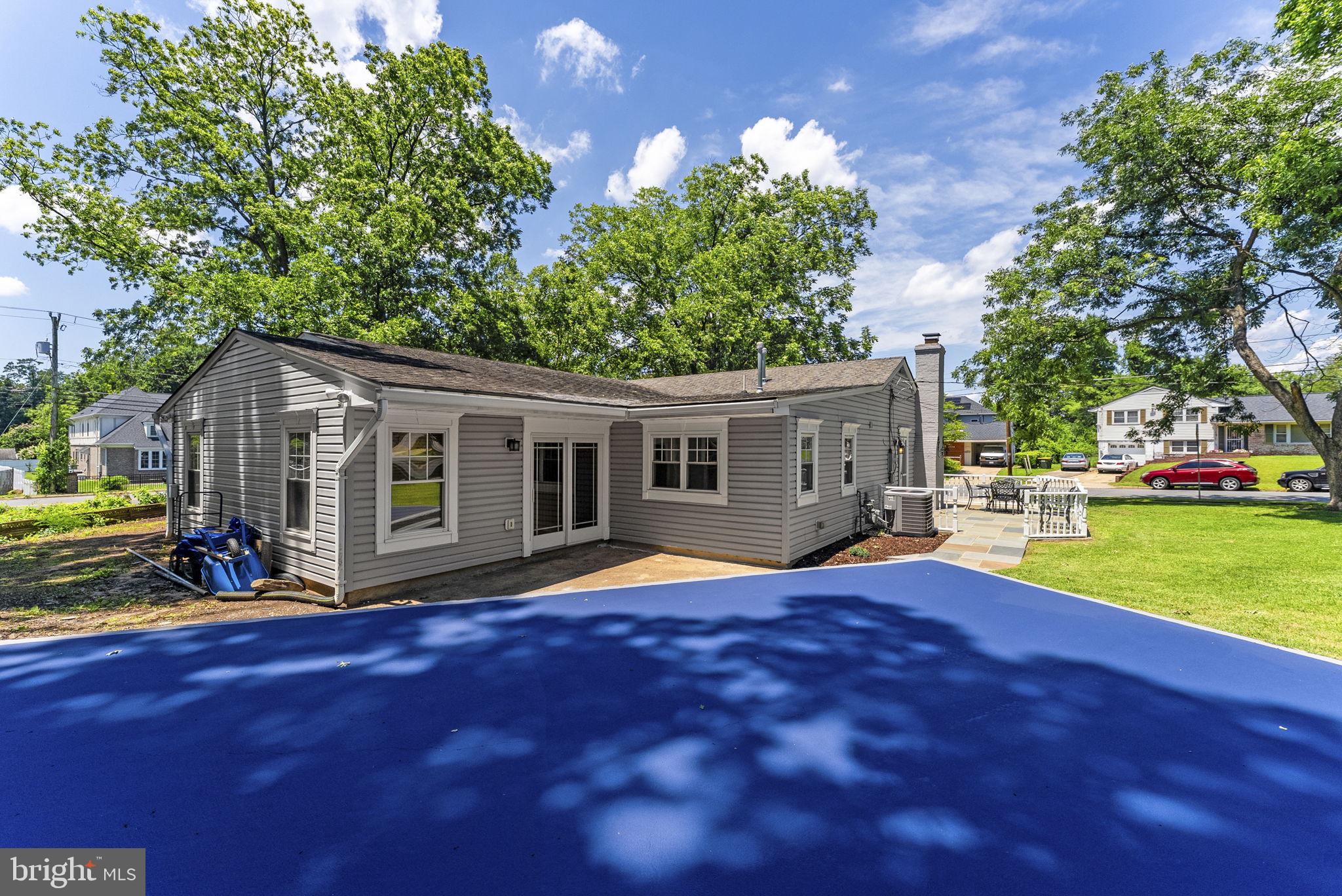 CRESTWOOD MANOR - Residential