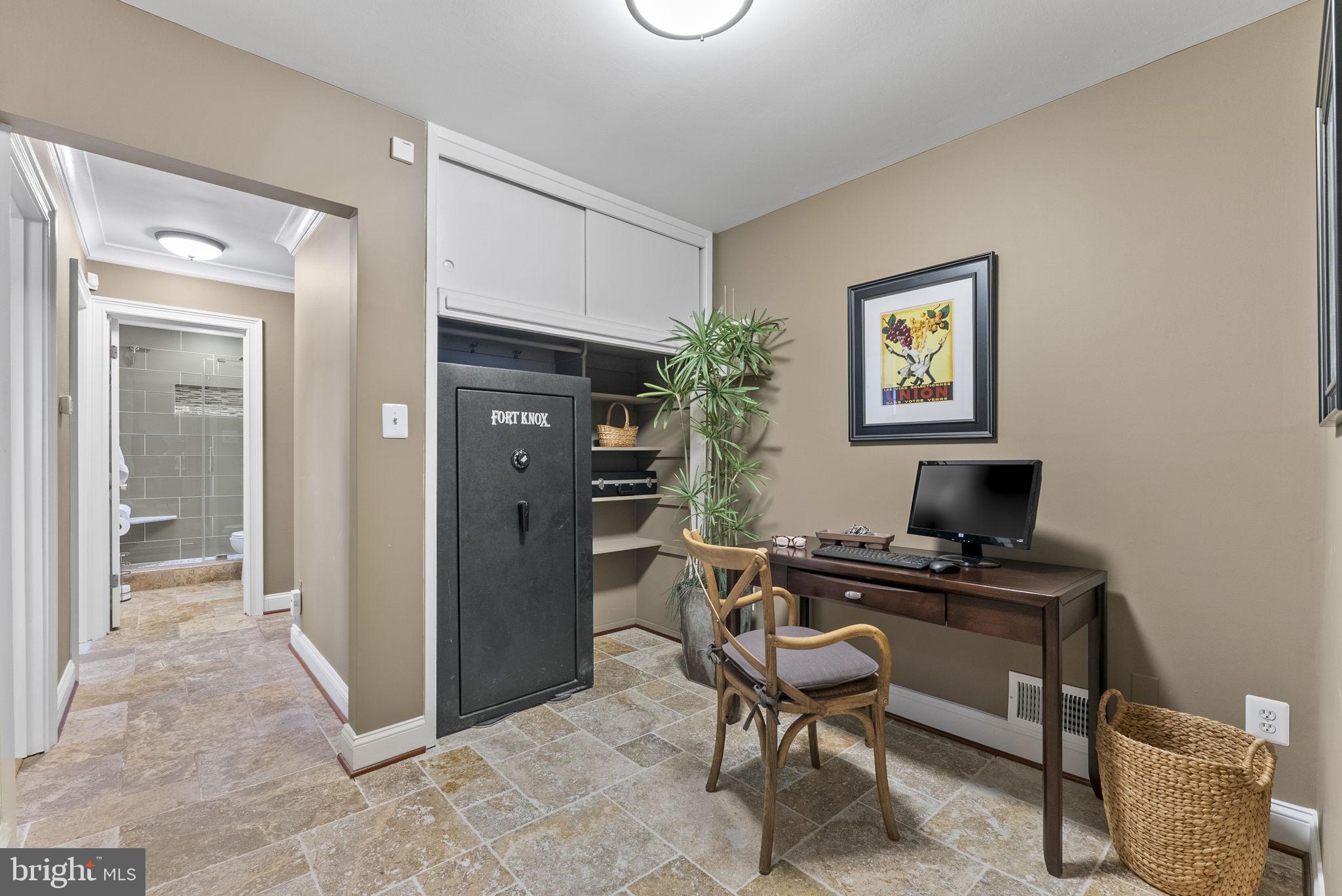 CRESTWOOD MANOR - Residential