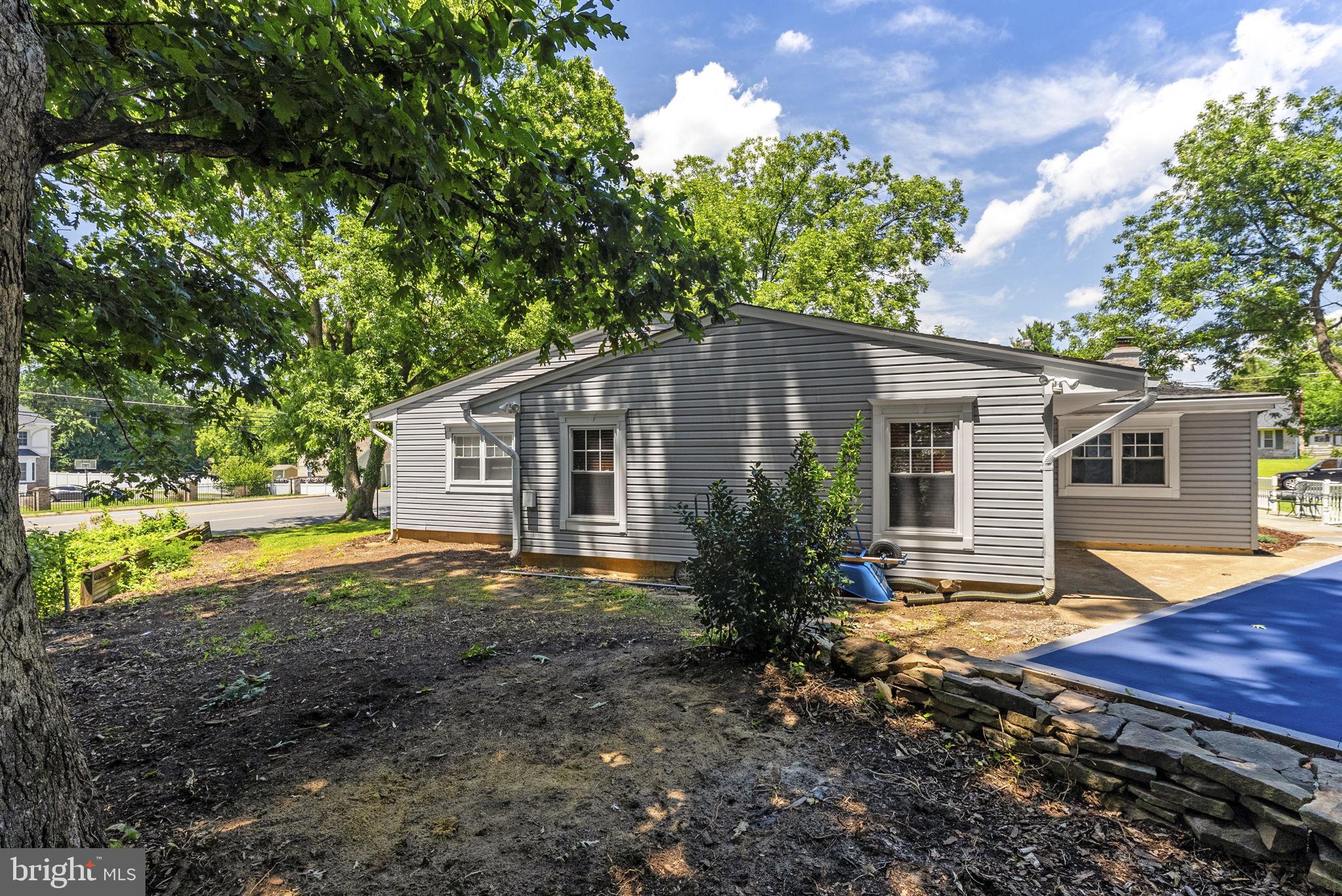CRESTWOOD MANOR - Residential