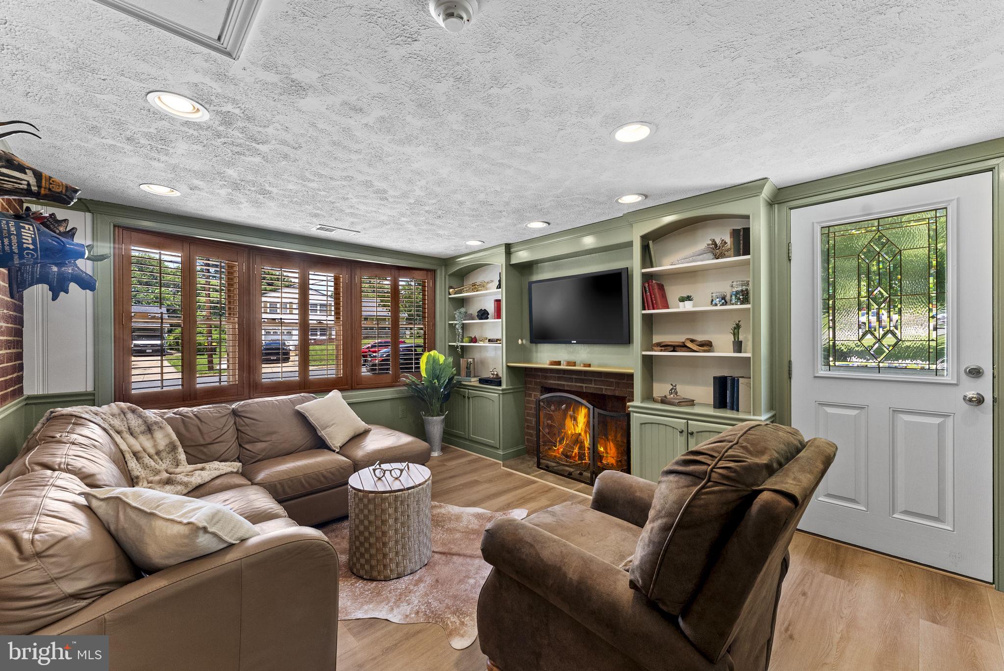 CRESTWOOD MANOR - Residential