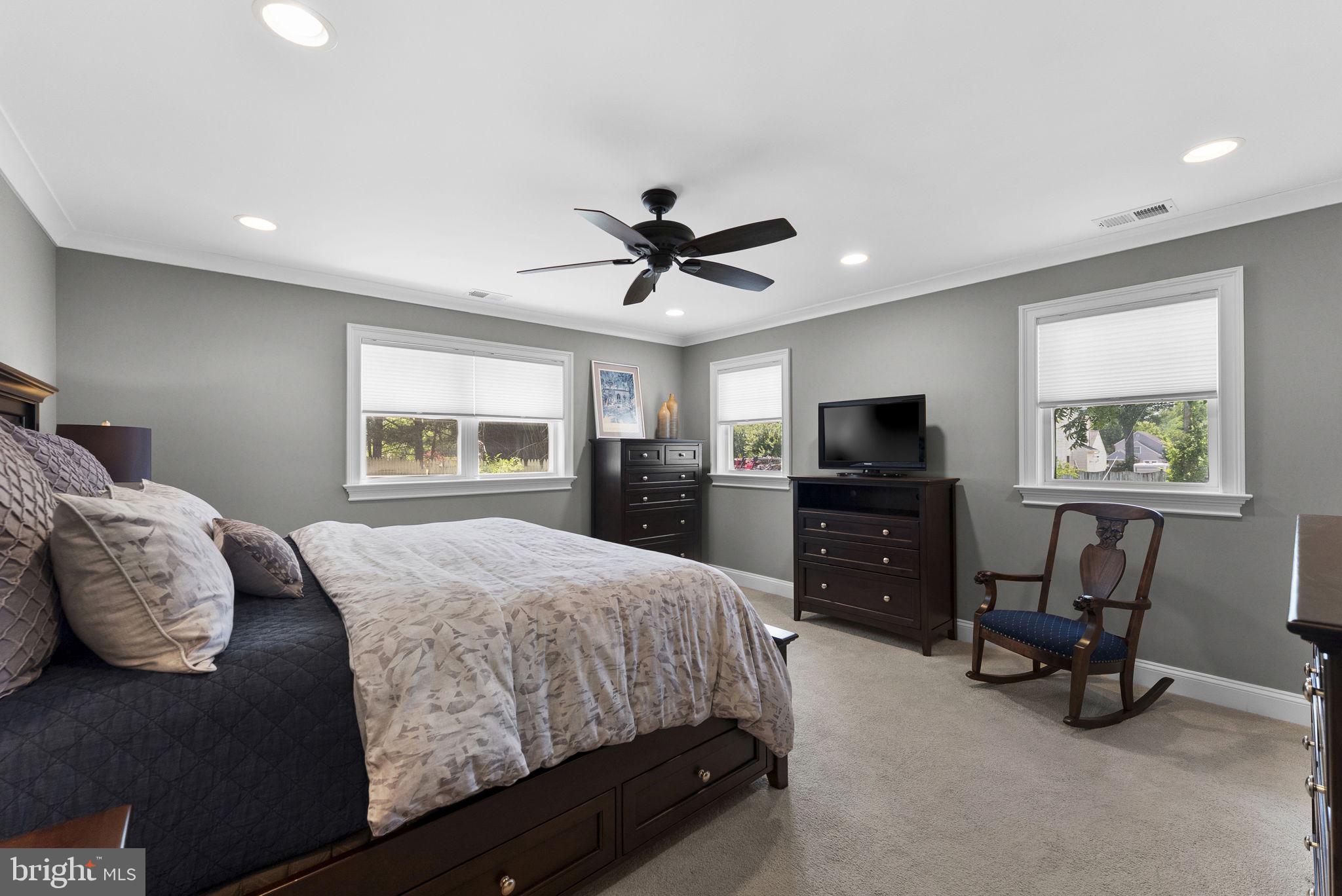 CRESTWOOD MANOR - Residential