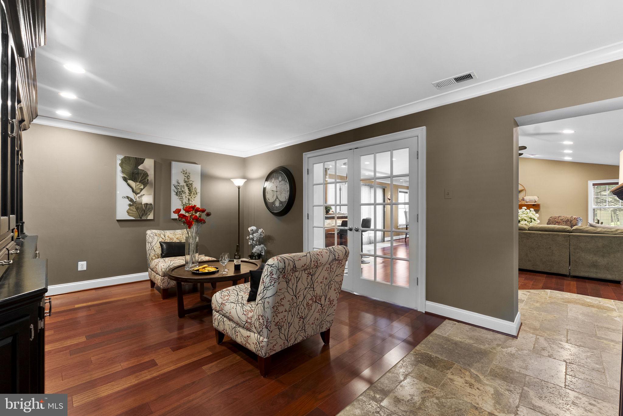 CRESTWOOD MANOR - Residential