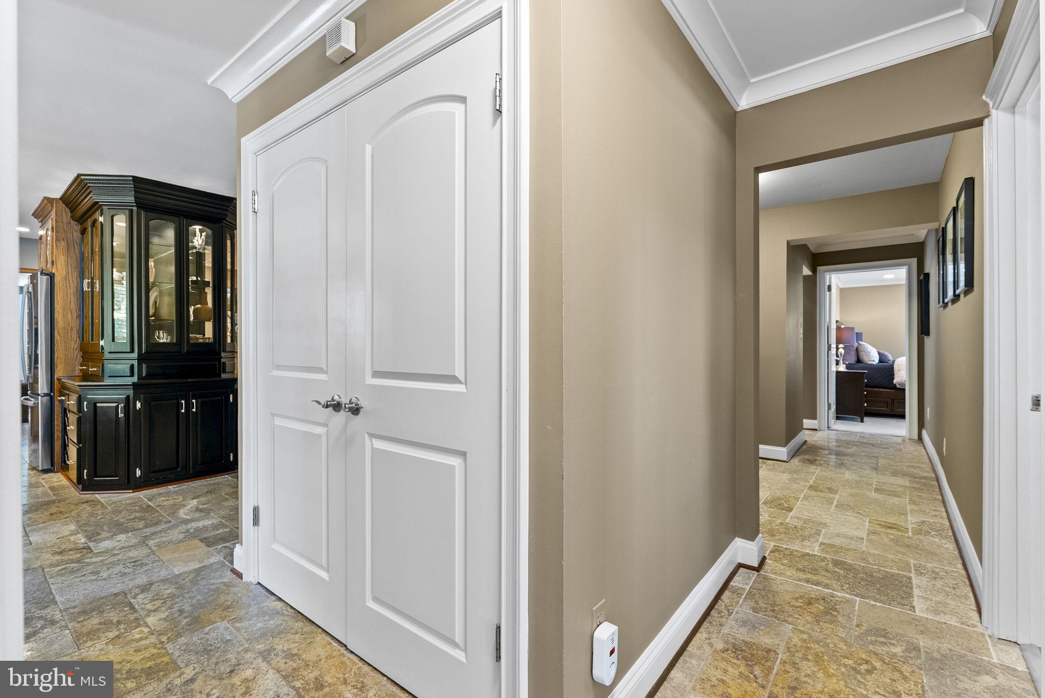 CRESTWOOD MANOR - Residential