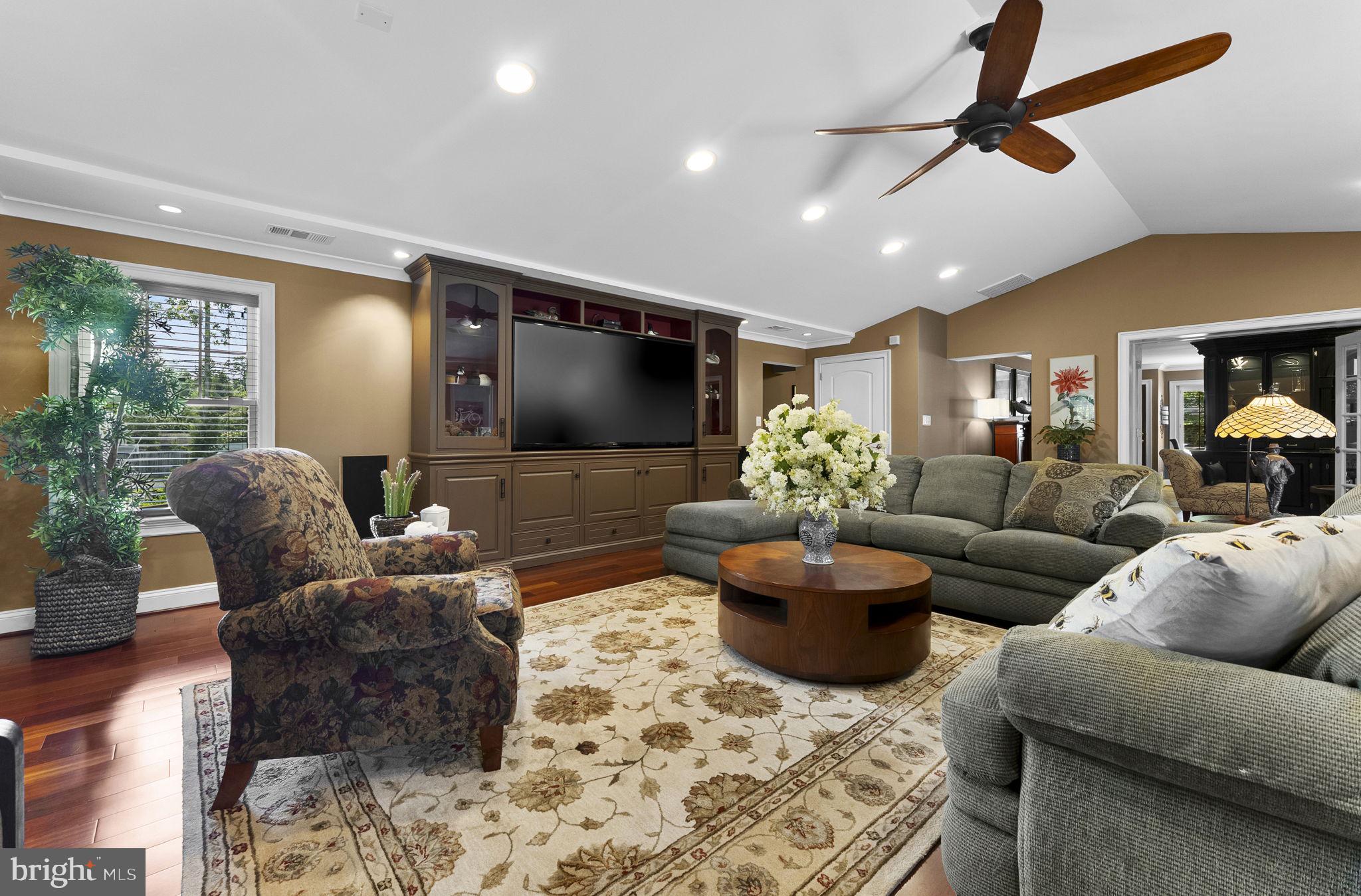 CRESTWOOD MANOR - Residential