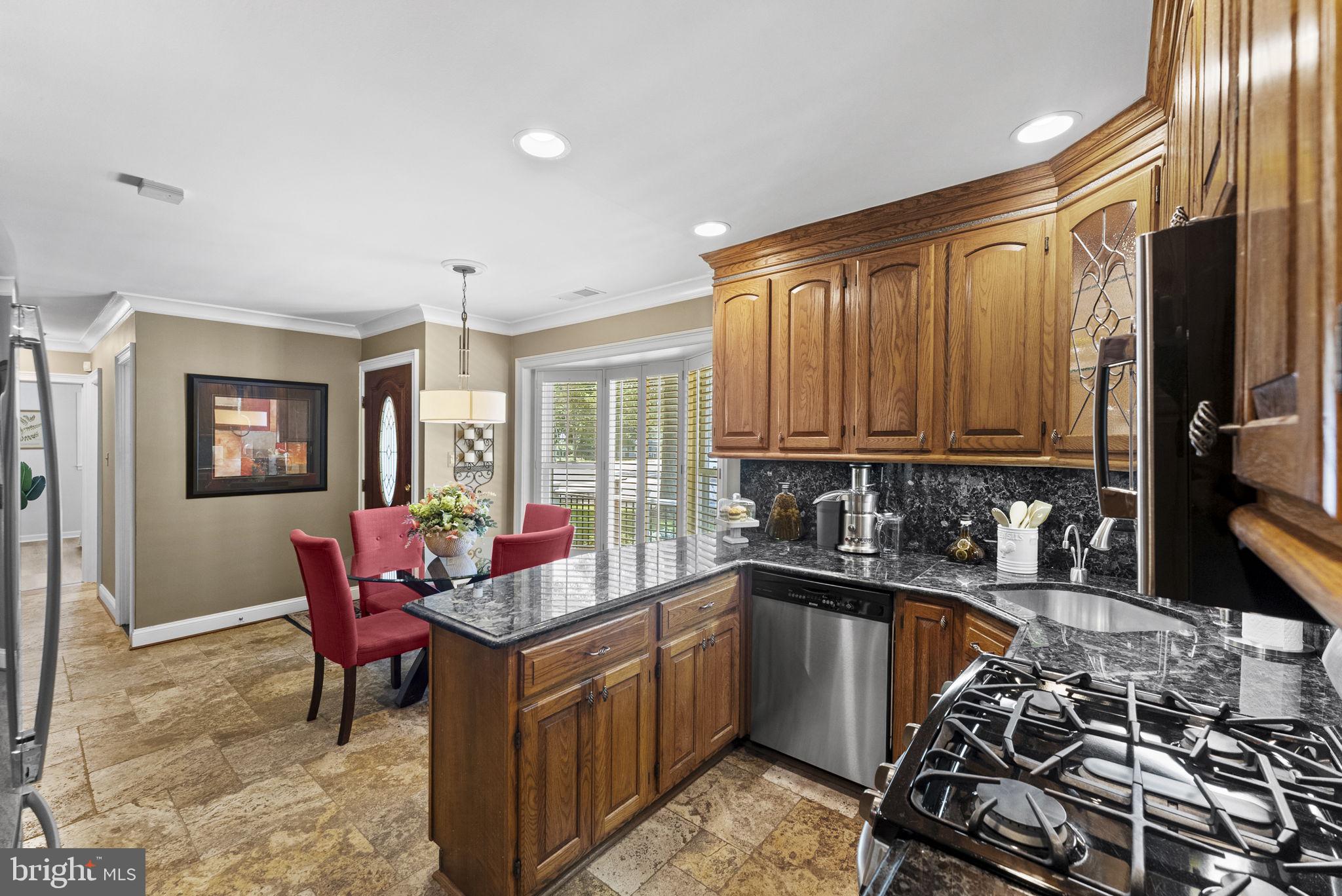CRESTWOOD MANOR - Residential