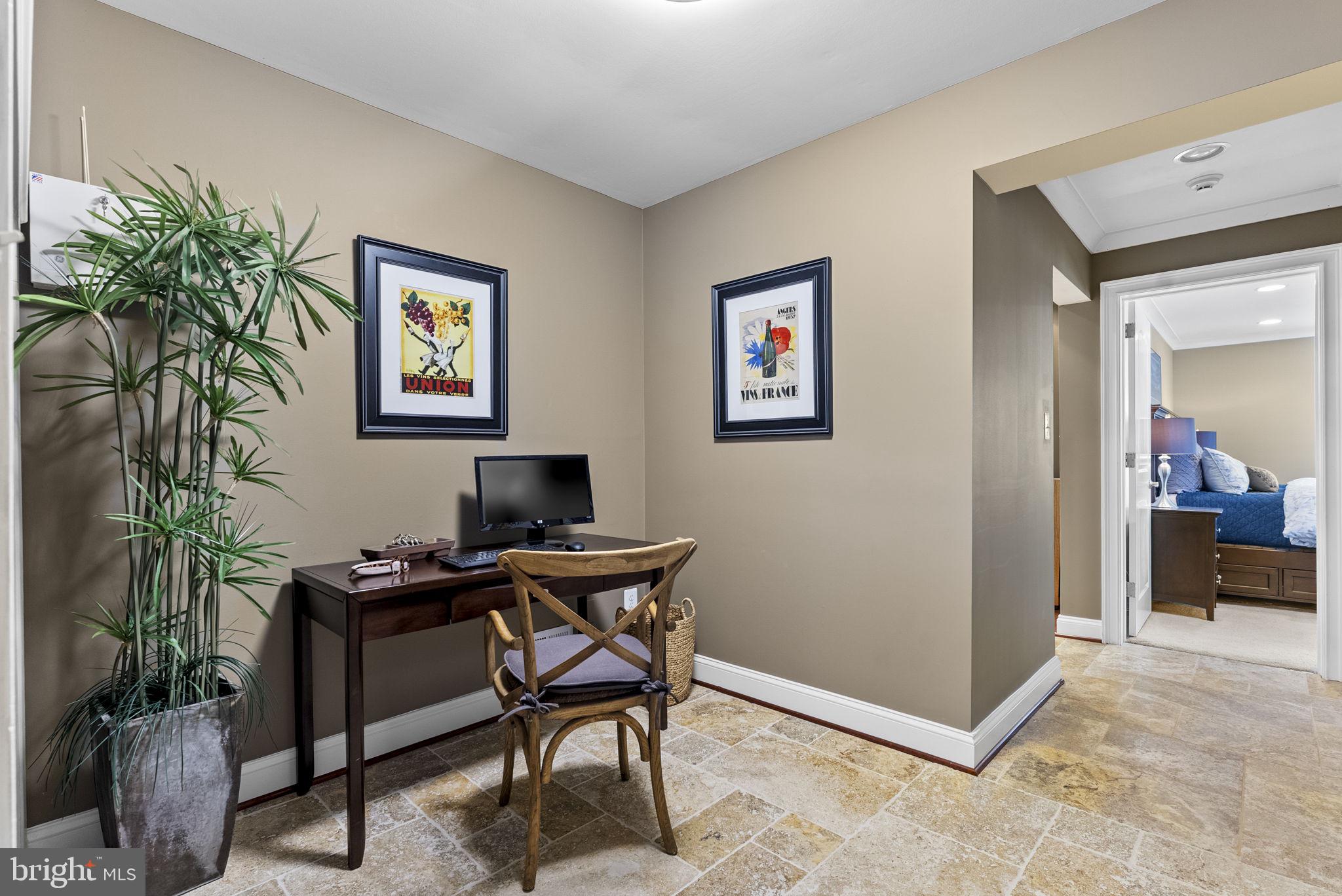 CRESTWOOD MANOR - Residential