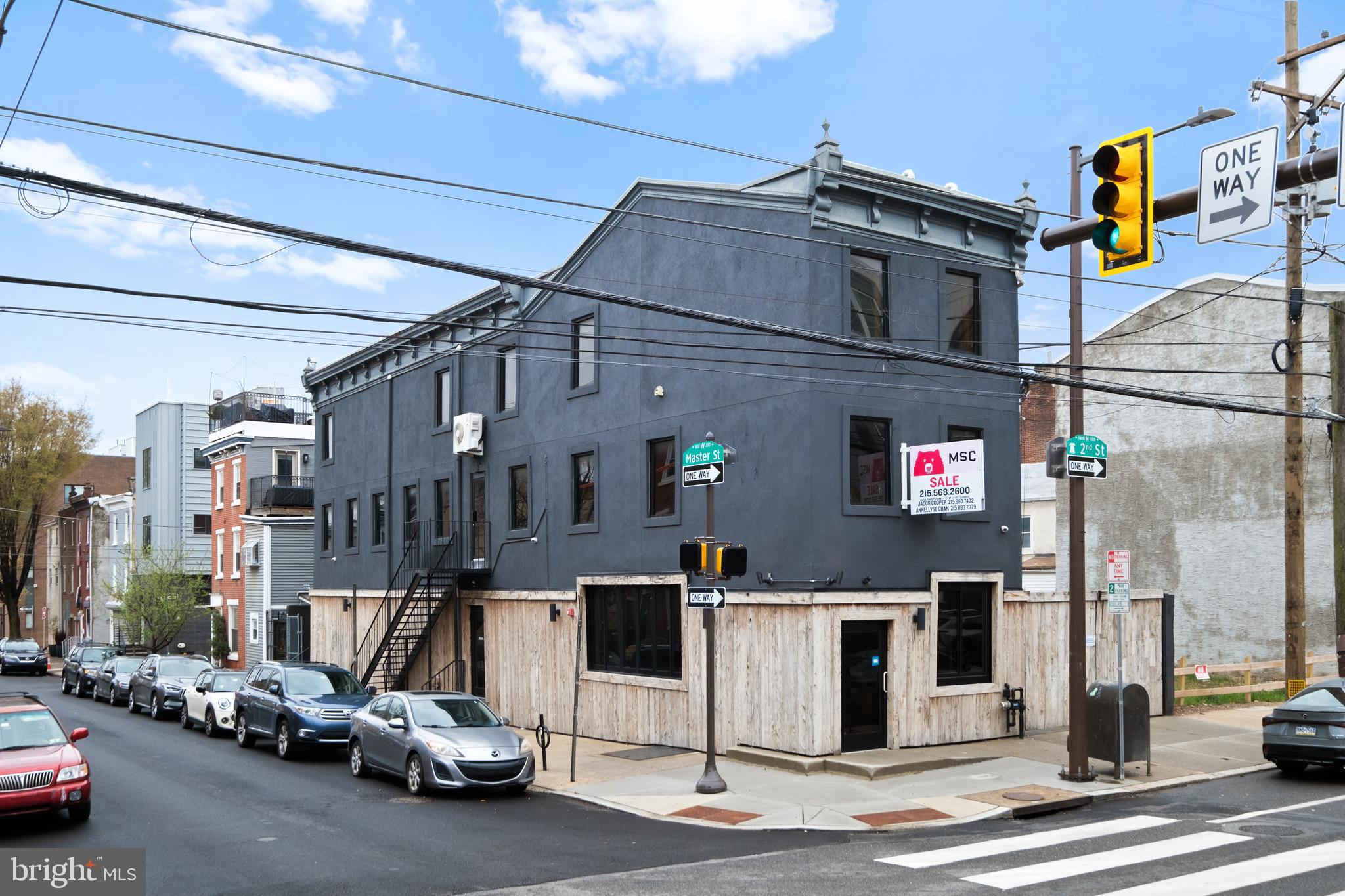 Price includes Pennsylvania R liquor license, a $185,000 value. Don't miss this opportunity to own and operate a turn-key bar/restaurant with a dedicated outdoor patio in Olde Kensington/Fishtown neighborhood. Fully-equipped kitchen, multiple bars, large dining room and attic for storage. Double-wide property is booming area with 10,000 new residential units.