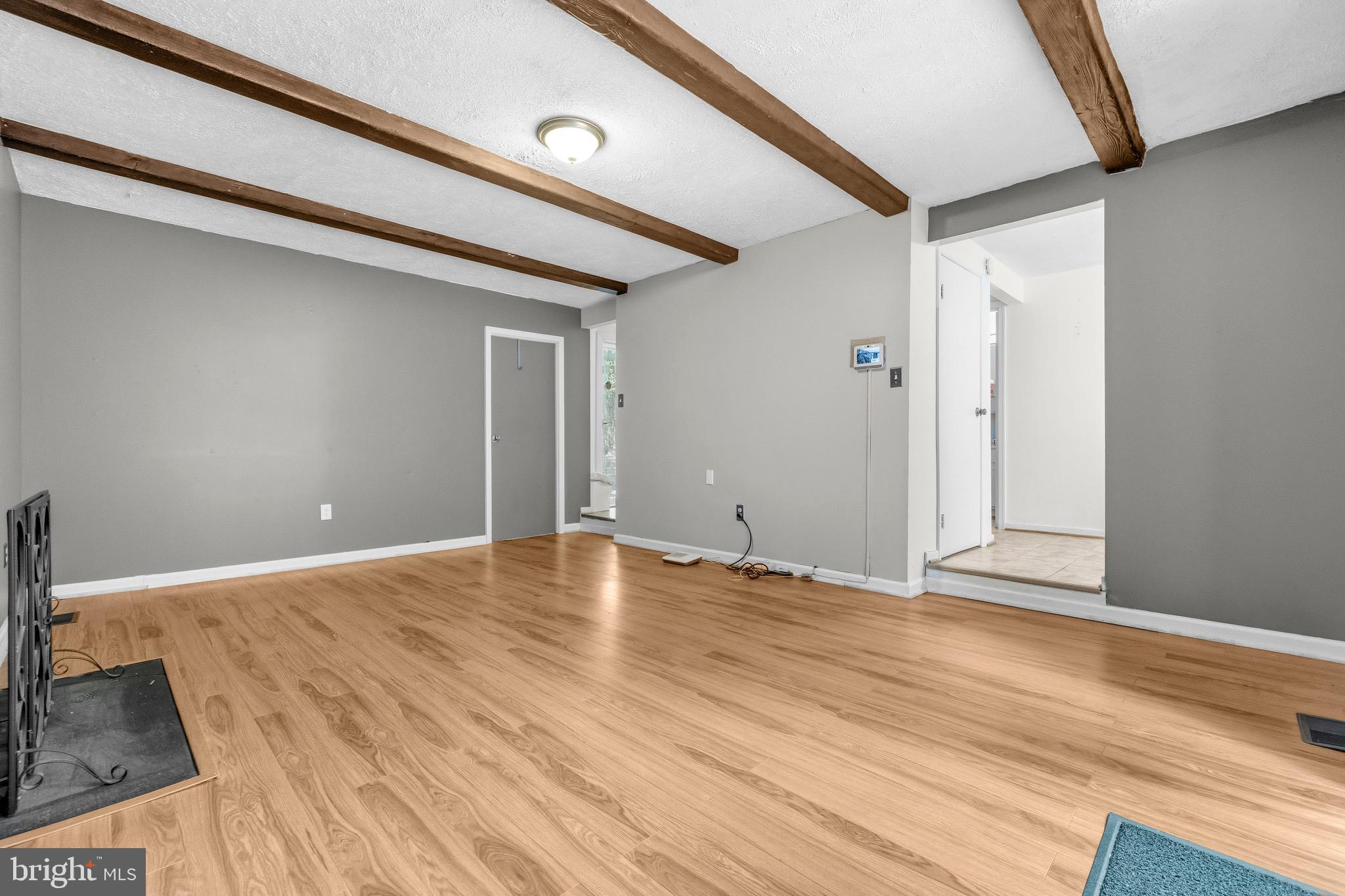 LONG REACH - Residential