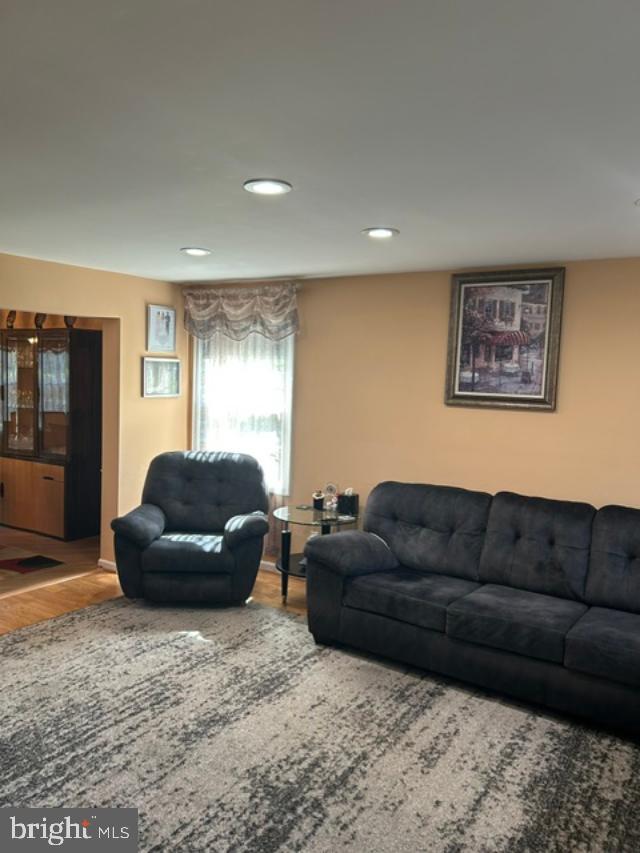 YARDLEY RUN - Residential