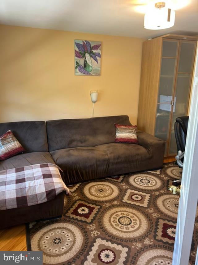 YARDLEY RUN - Residential