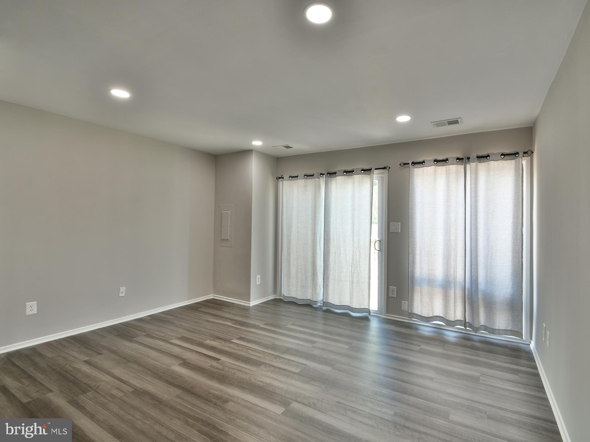 CLUBSIDE - Residential