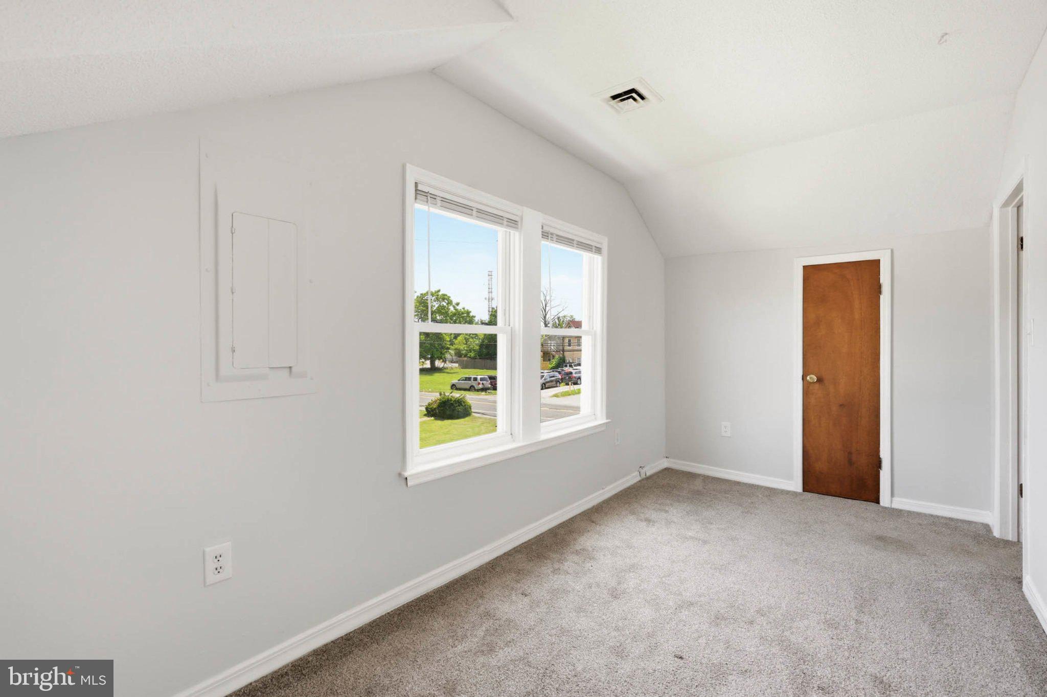 WINDSOR MILL - Residential