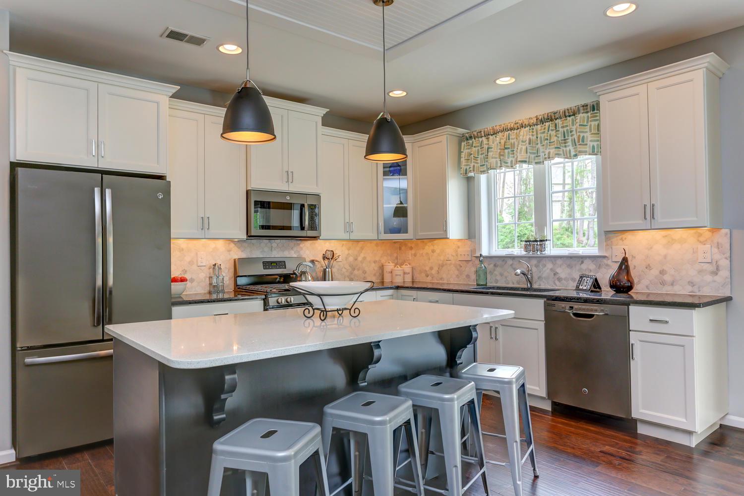 POND VIEW ESTATES - Residential