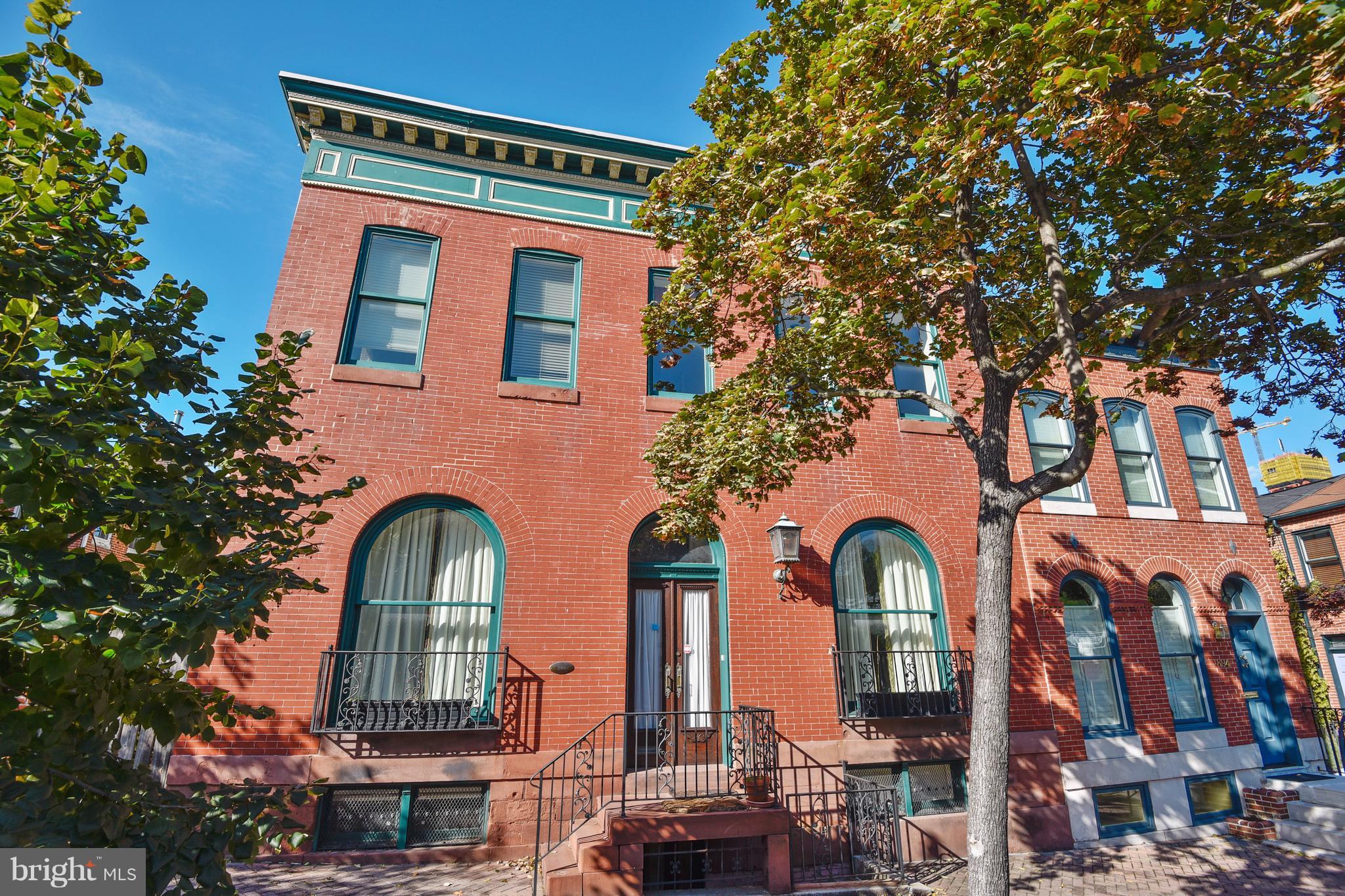 Magnificent Park front stately home in Historic Federal Hill. This center hall home is 33 feet wide and offers over 4000 sq ft of beautifully appointed living space. Heart-pine flrs, new Marvin windows, chef's kitchen w/Sub-Zero & Viking, solarium, luxurious MBR w/his-n-hers walk-in closet room. Roof-top deck w/stunning Inner Harbor & park views.