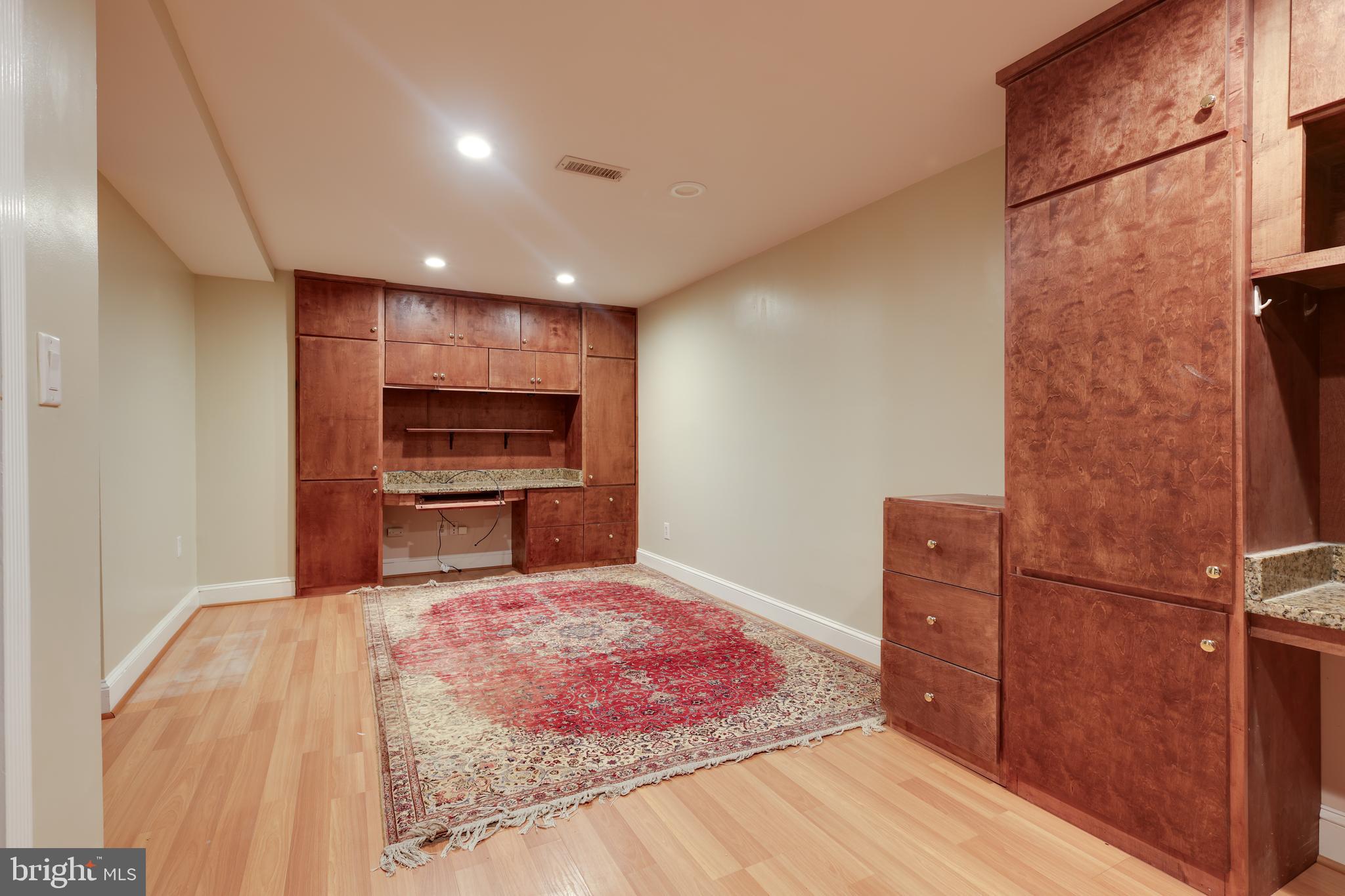 ASHBURN FARM - Residential Lease