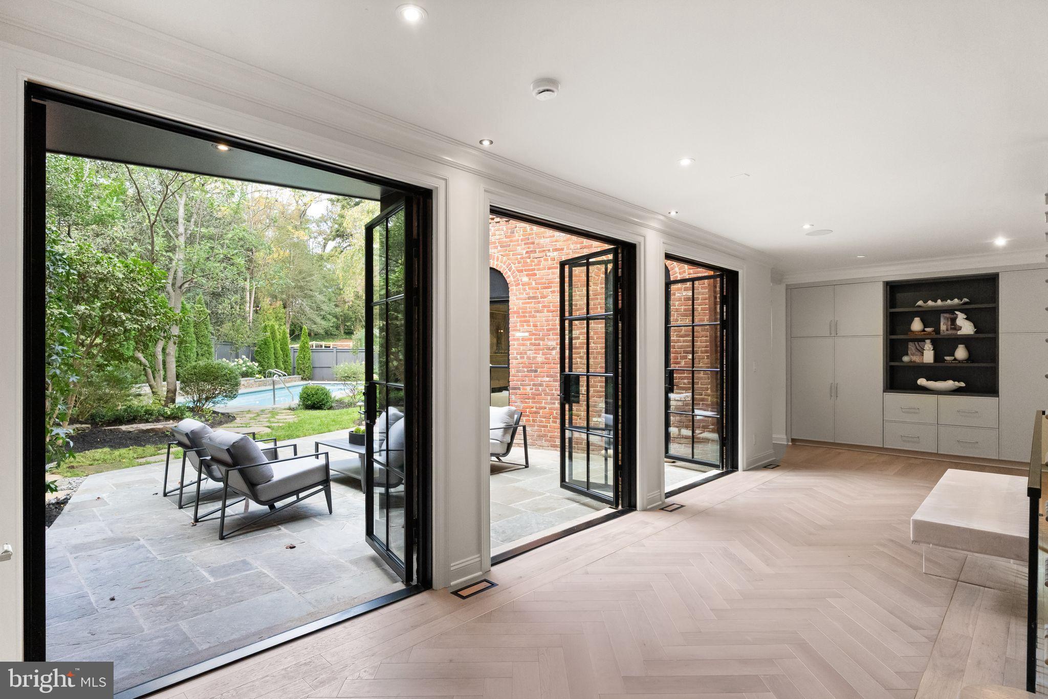 CLEVELAND PARK - Residential