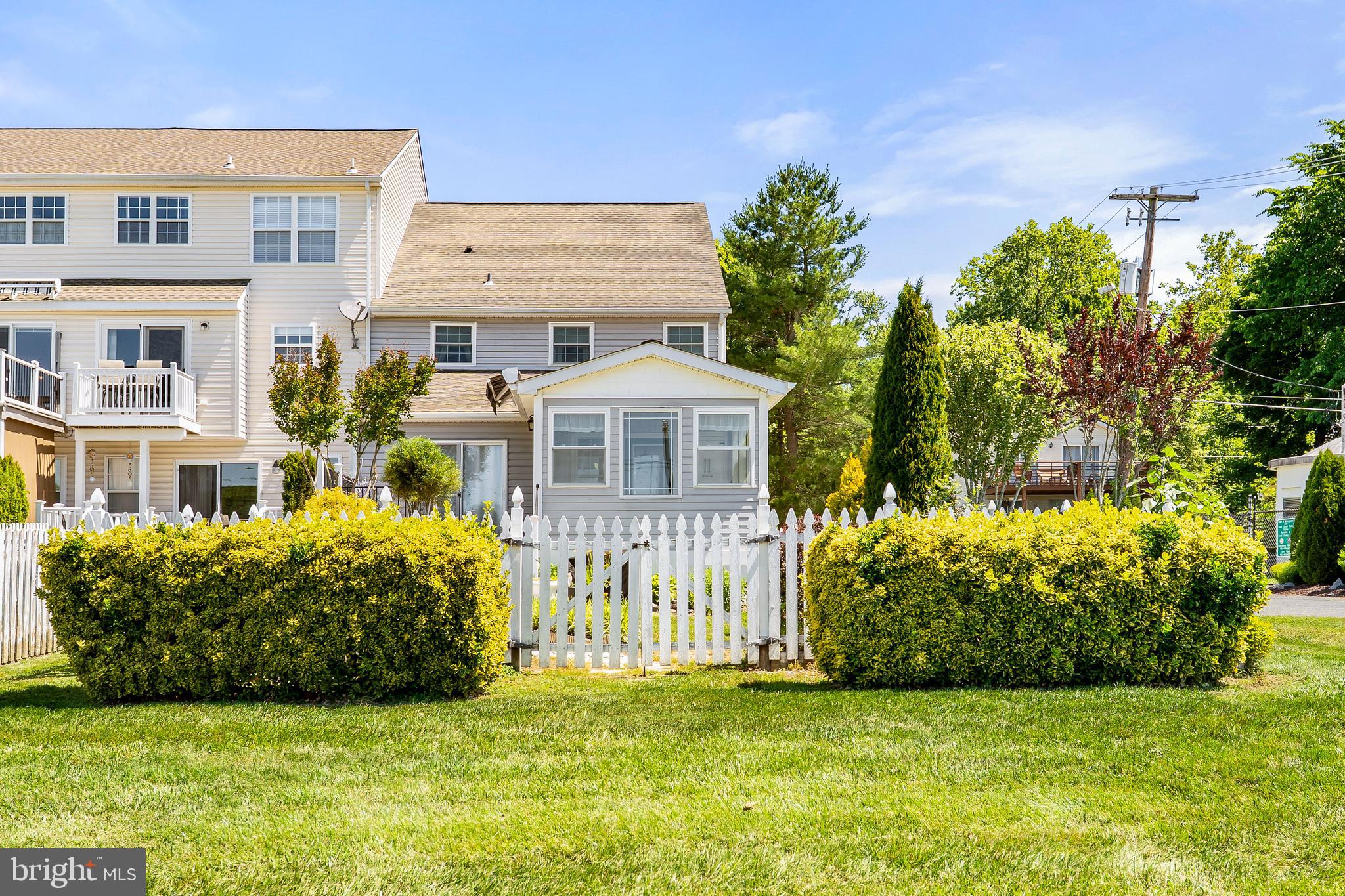 SHIPSIDE - Residential
