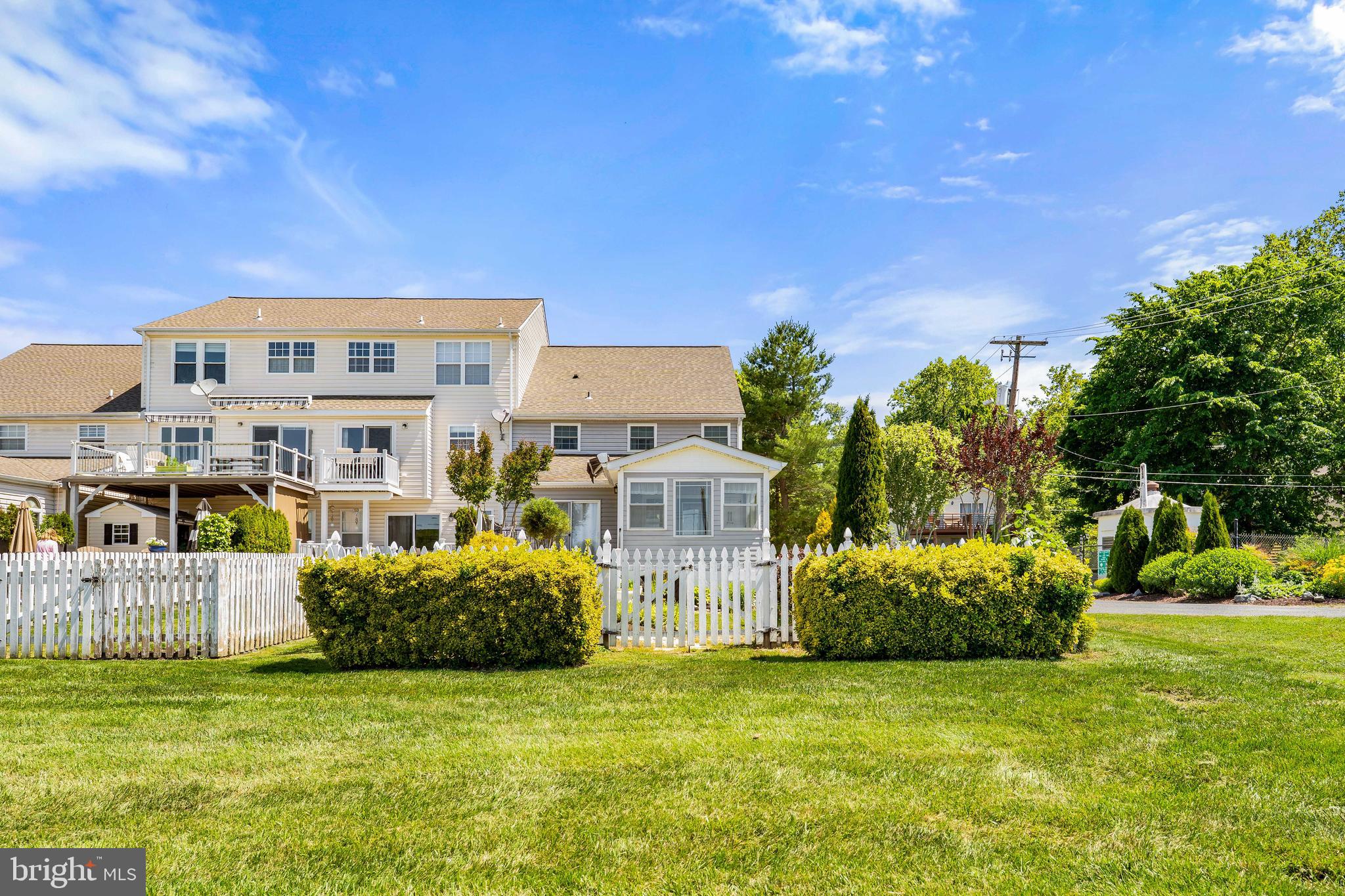 SHIPSIDE - Residential