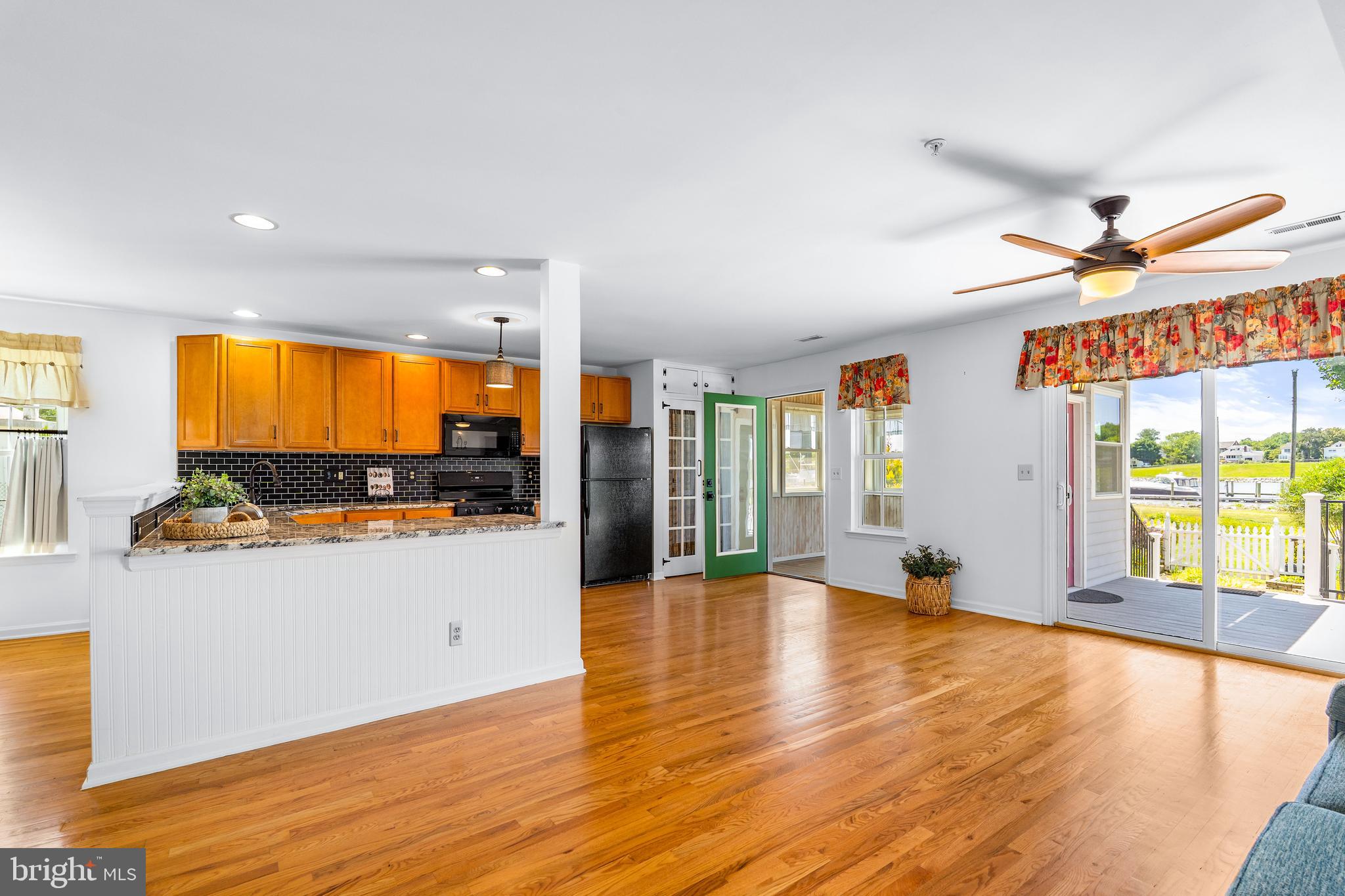 SHIPSIDE - Residential