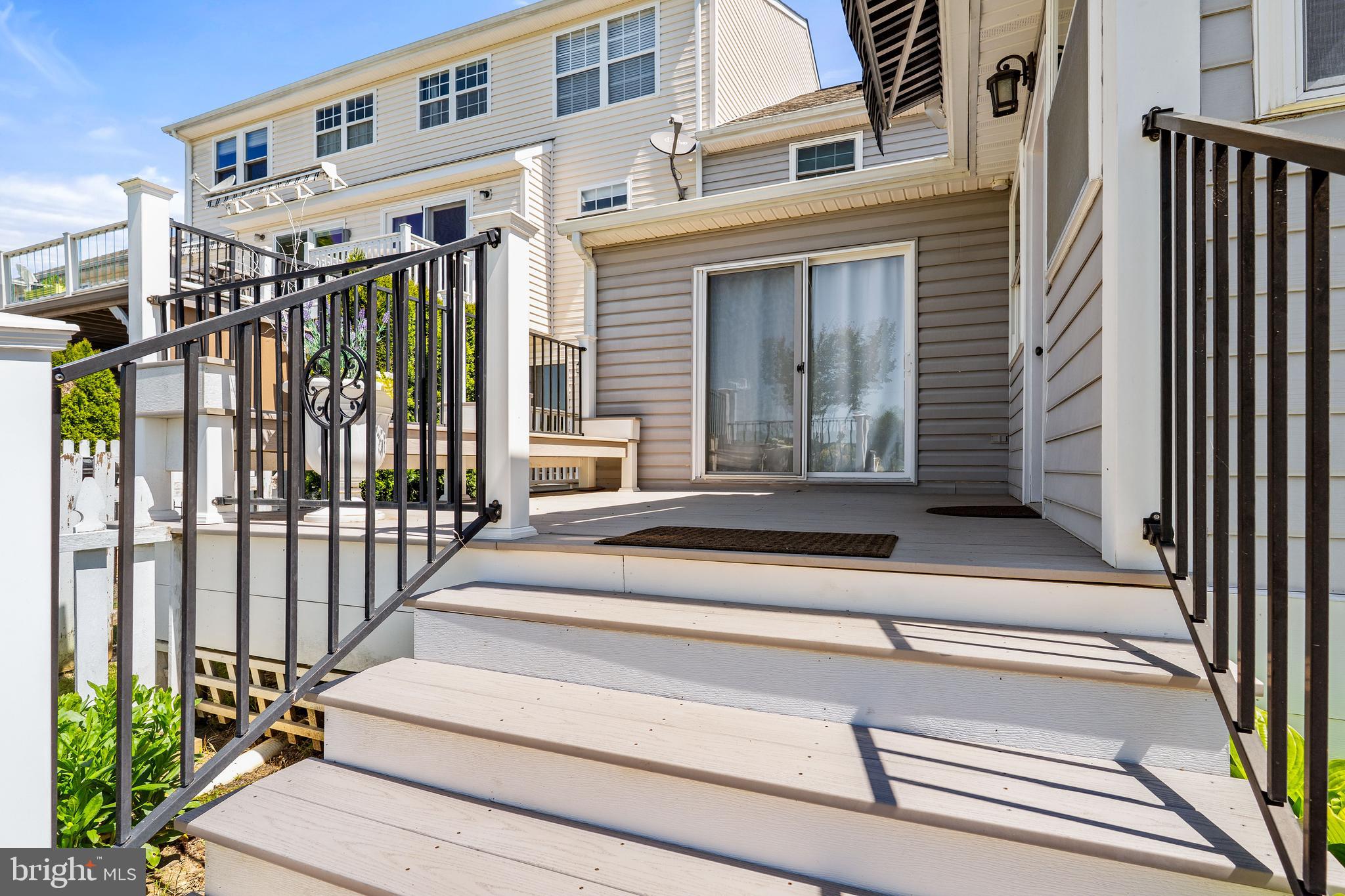 SHIPSIDE - Residential
