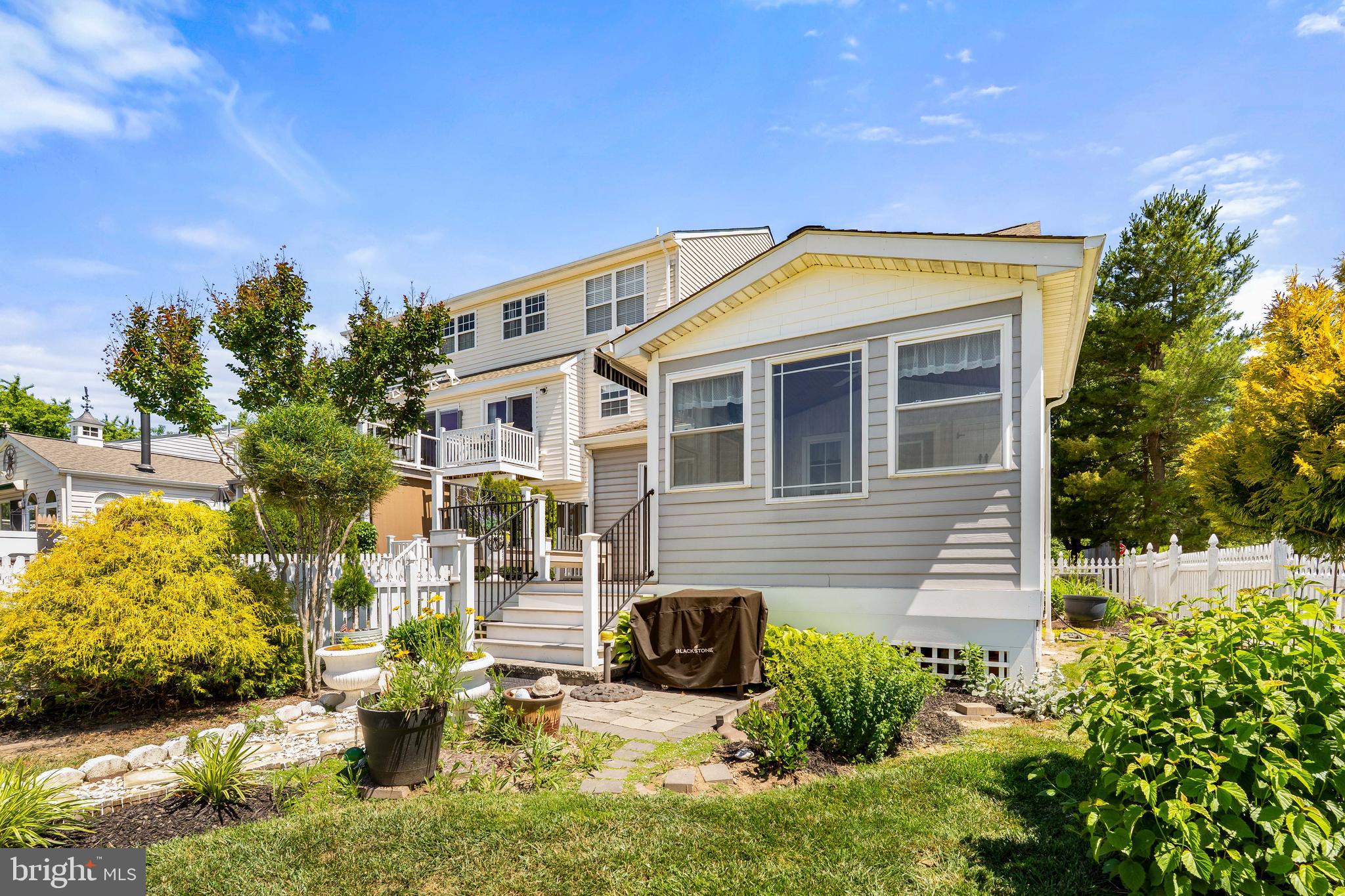 SHIPSIDE - Residential