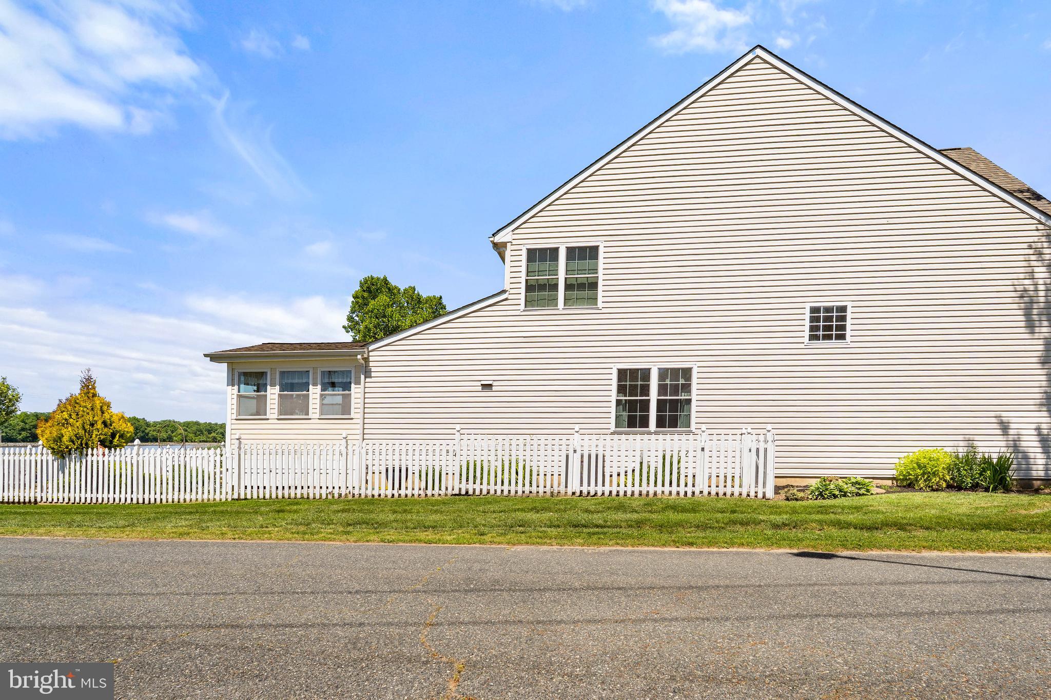 SHIPSIDE - Residential