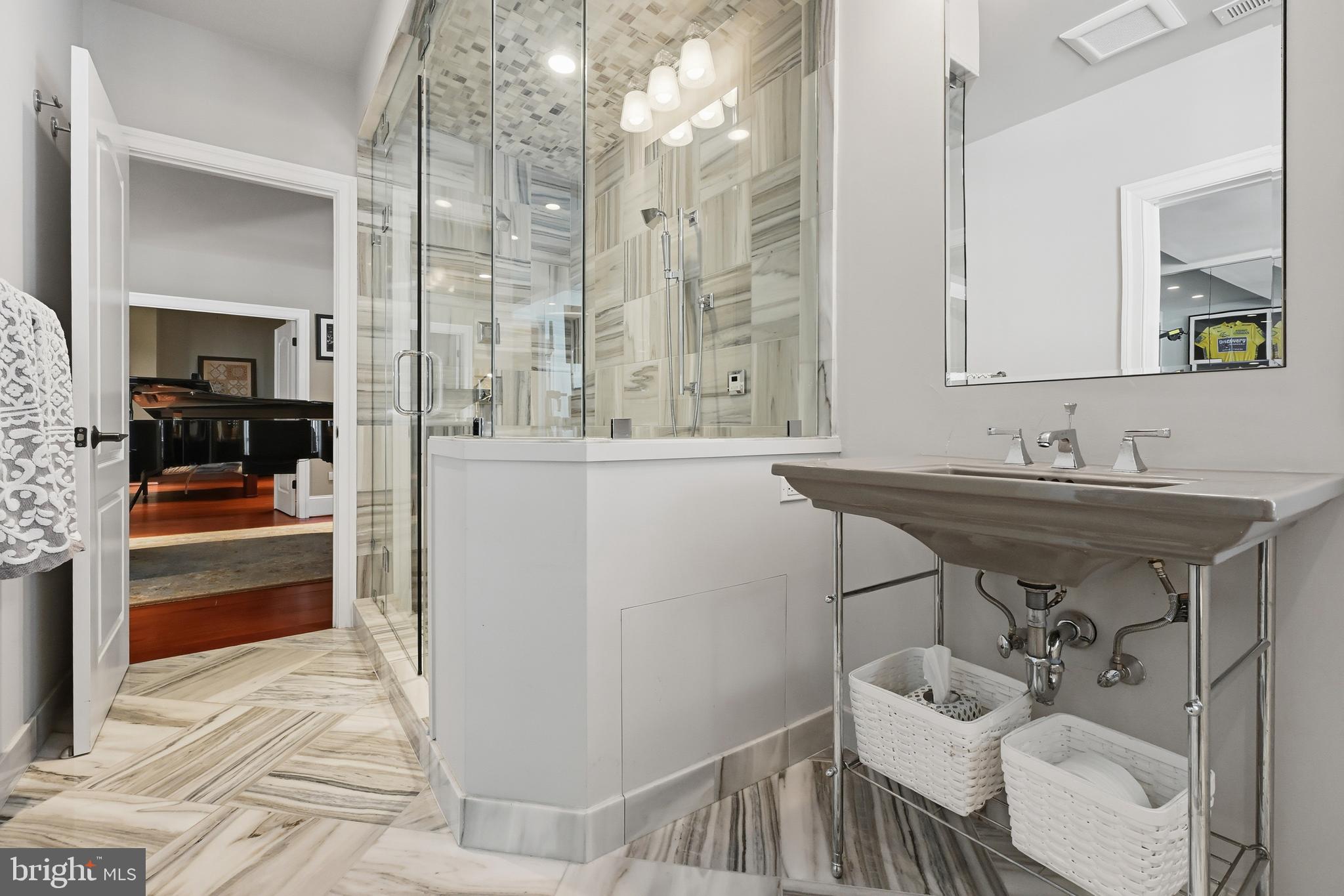 SOUTH RIVER COLONY - Residential