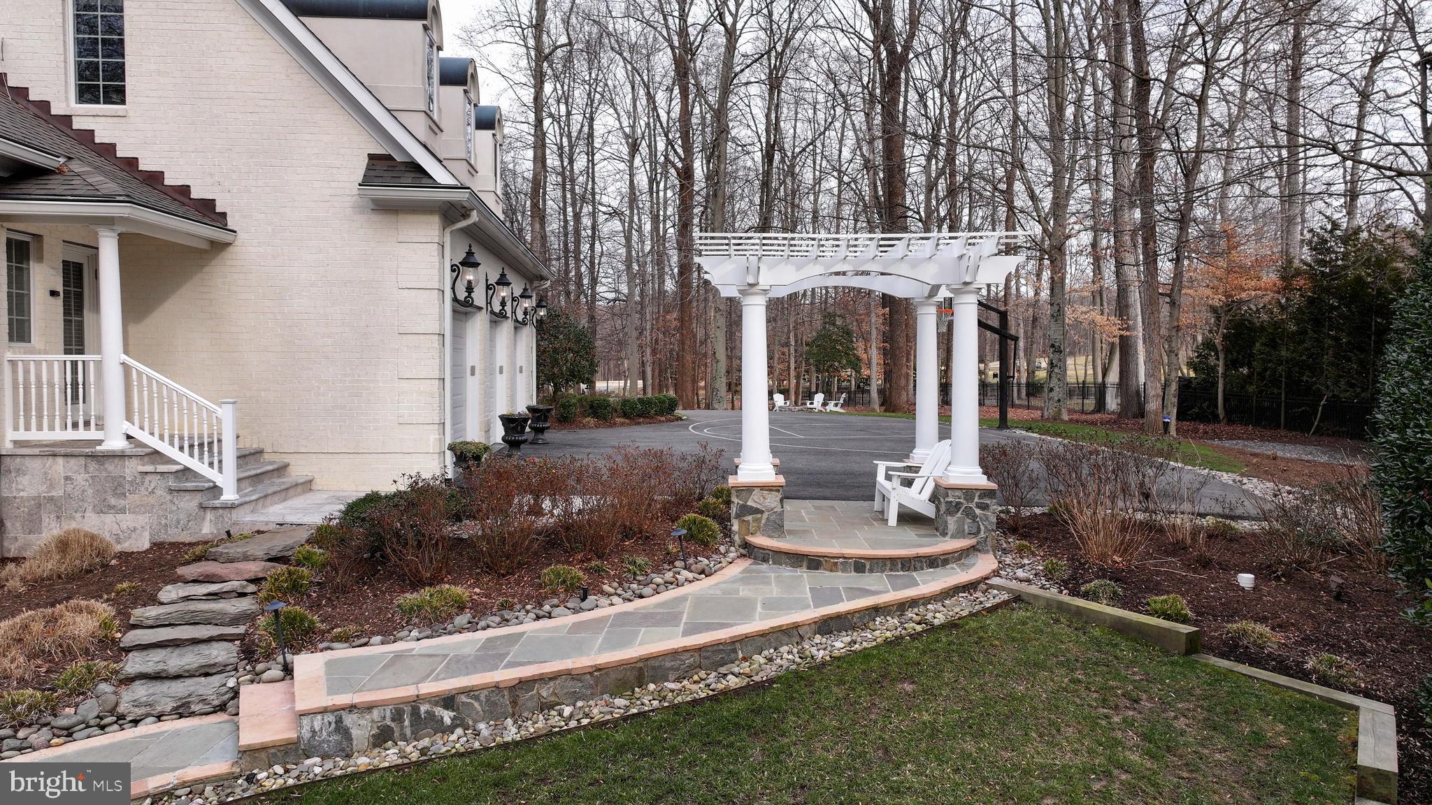 SOUTH RIVER COLONY - Residential