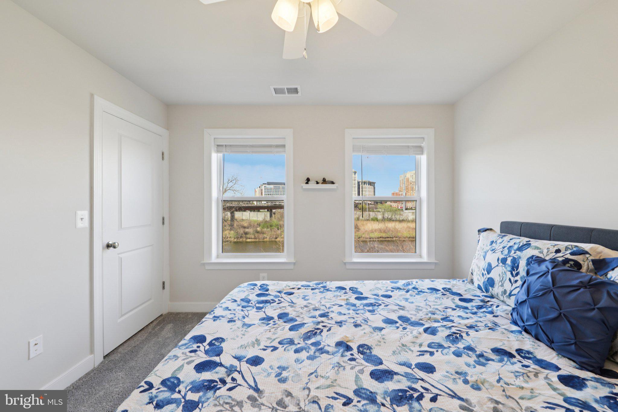 HUNTINGTON CROSSING - Residential