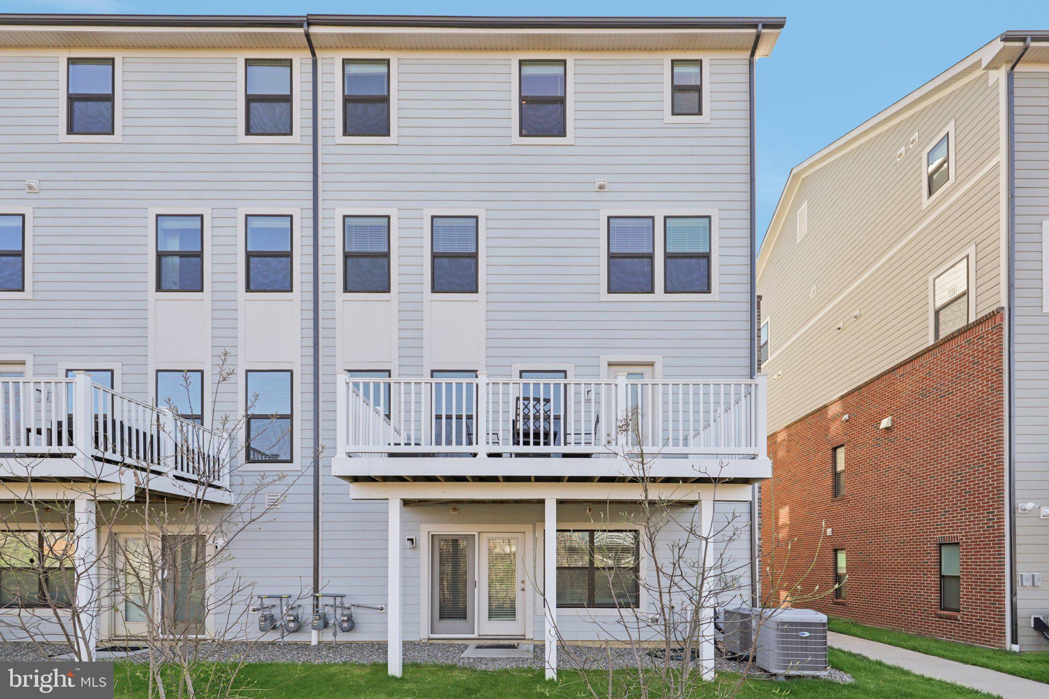 HUNTINGTON CROSSING - Residential