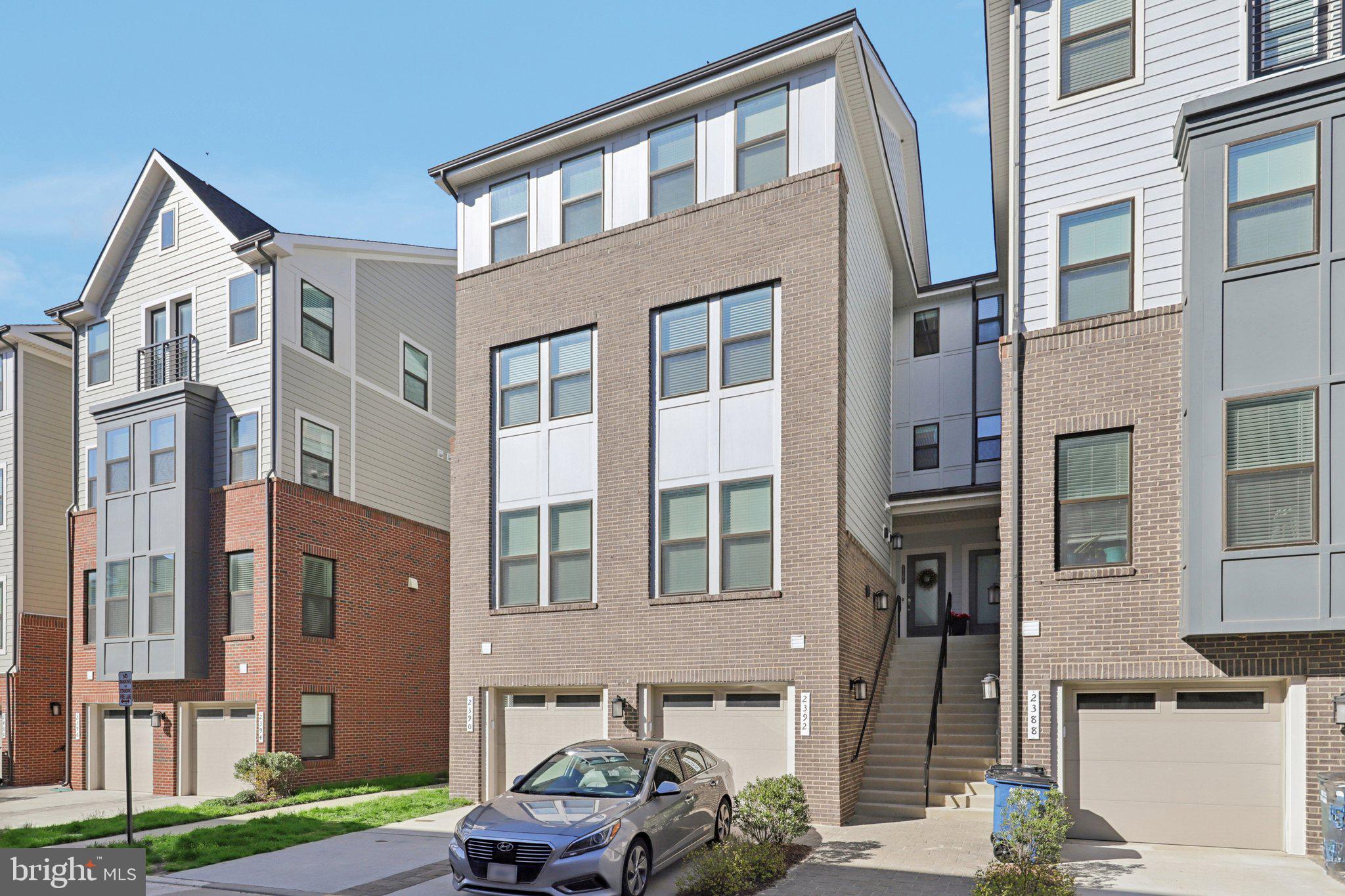 HUNTINGTON CROSSING - Residential